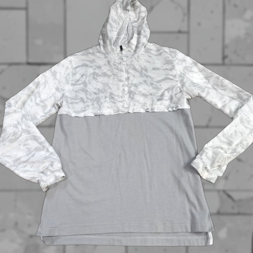 Under Armour Under Armour Jacket M Gray Camouflage Hooded Long Sleeve Lightweight Pullover Activewear Running & Jogging Mens Regular Size Size US M / EU 48-50 / 2 - 1 Thumbnail