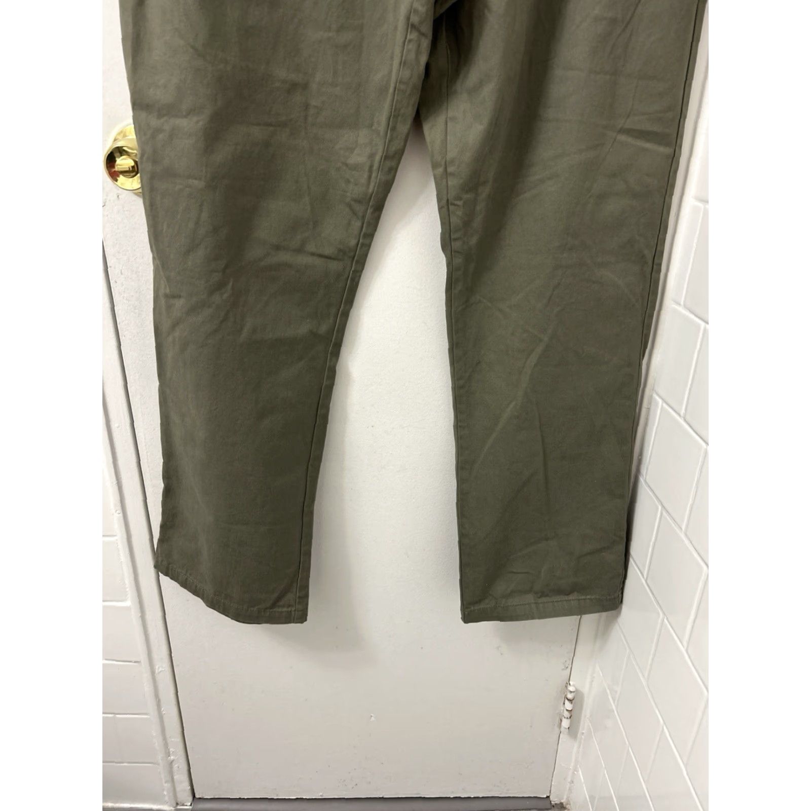 Old Navy Old Navy Pants Mens 36x32 Olive Green Chino Straight Leg Casual Workwear Pants Size US 36 / EU 52 - 3 Thumbnail