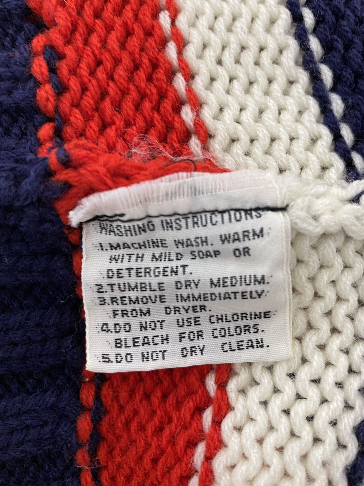 Lacoste 1980’s Vintage Izod Lacoste Cable Knit V-Neck Sweater Size US L / EU 52-54 / 3 - 8 Thumbnail
