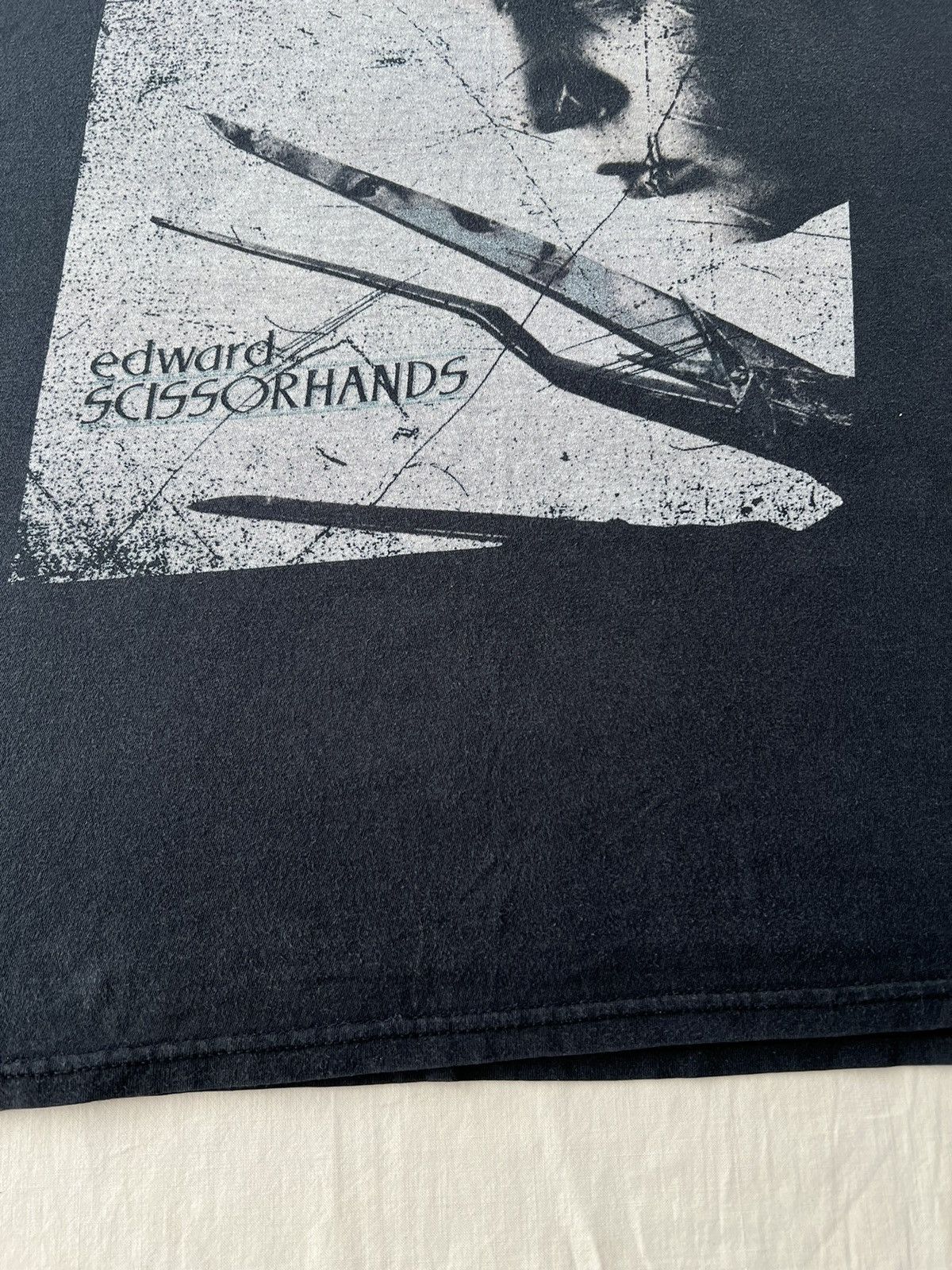 Vintage Vintage 2016 Edward Scissorhands Johnny Depp Movie T-shirt Size US L / EU 52-54 / 3 - 8 Thumbnail