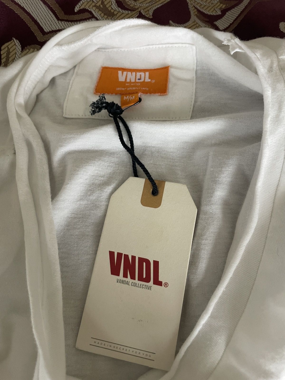 Vandal A Vandal Skull w/ Flowers graphic tee nwt Size US M / EU 48-50 / 2 - 11 Thumbnail