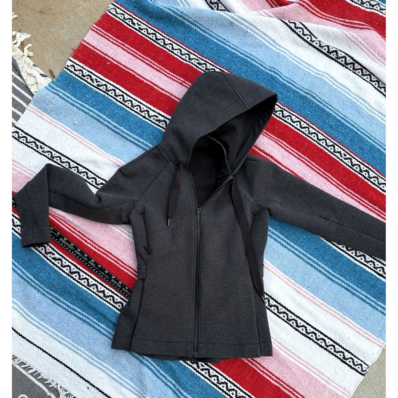 Lululemon Lululemon Hooded Zip Jacket Gray Women's Activewear Athletic Fit Size S Short Length Size S / US 4 / IT 40 - 2 Thumbnail