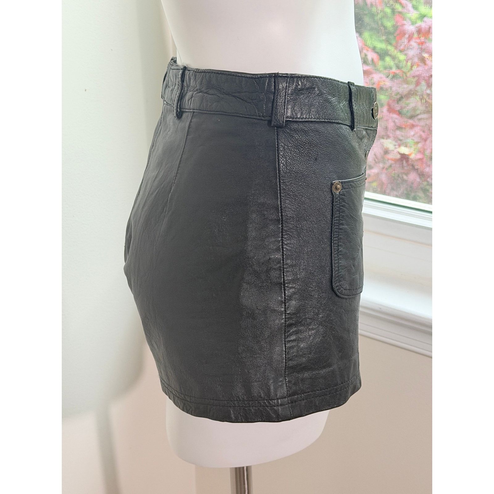 Other Vintage leather black shorts leather king small 26W grunge Size 26" / US 2 / IT 38 - 4 Thumbnail