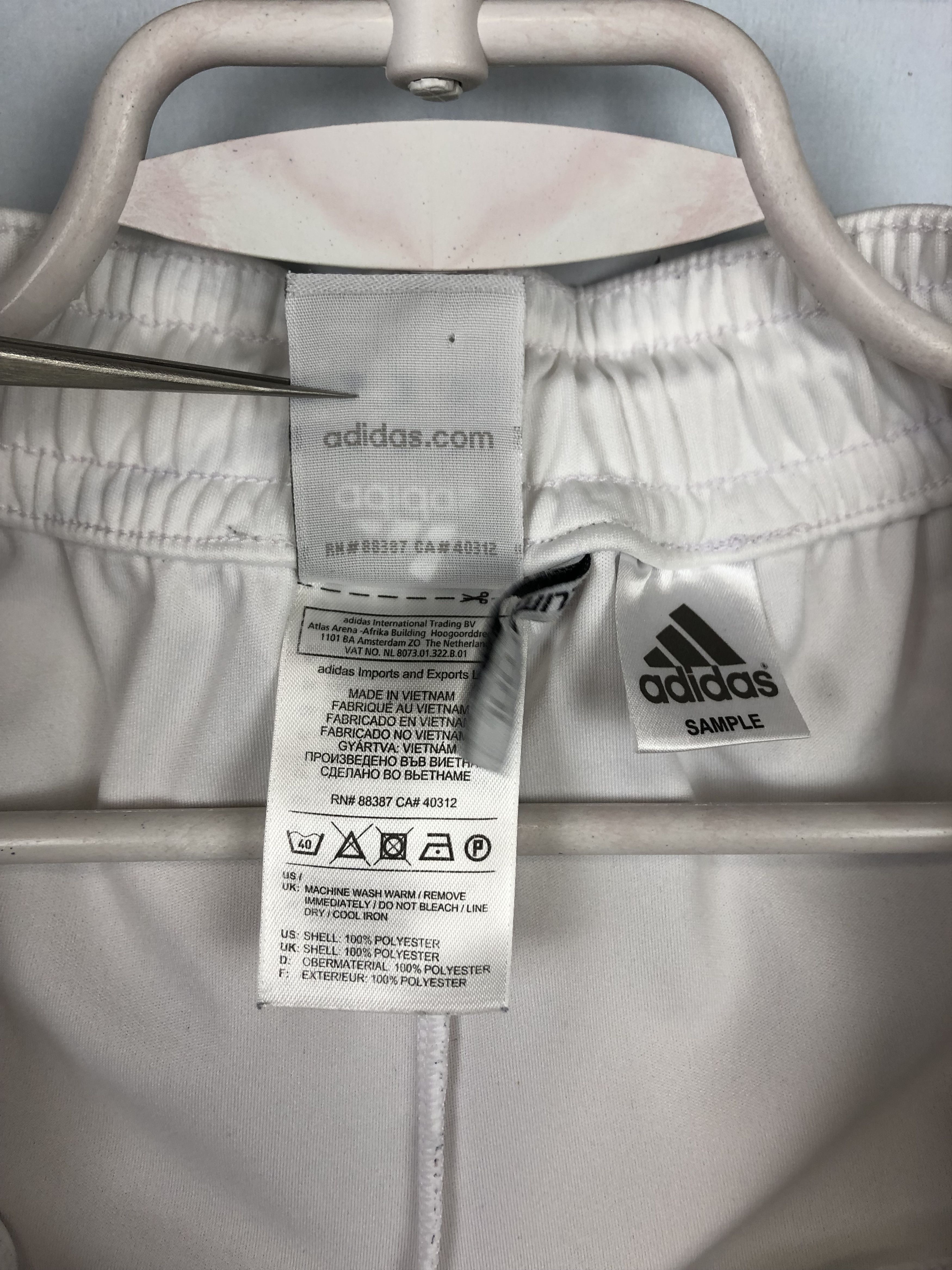 Adidas Vintage Adidas Real Madrid Football Shorts Soccer L Size US 34 / EU 50 - 6 Thumbnail