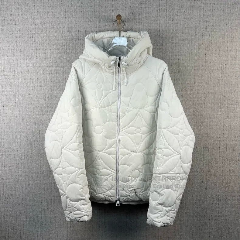 Louis Vuitton Louis Vuitton FW22 Solid Quilted Logo Hooded Cotton Jacket Size US XL / EU 56 / 4 - 1 Thumbnail