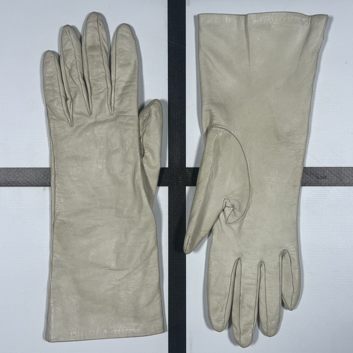 Hermes |[ 2000’s Hermès Lambskin White Leather Gloves ]| Size ONE SIZE - 4 Thumbnail