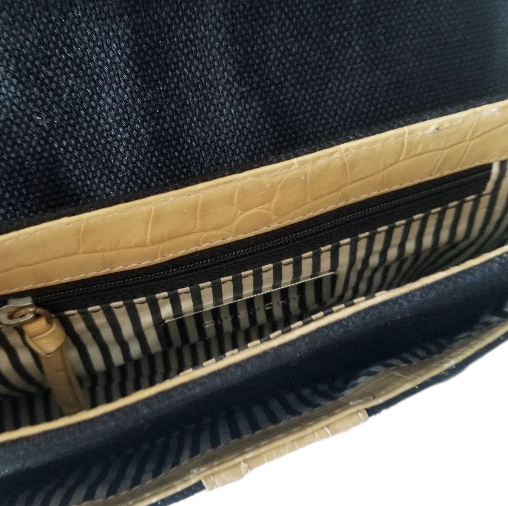Givenchy Vintage Authentic Givenchy Sling Bag in Black Size ONE SIZE - 8 Thumbnail