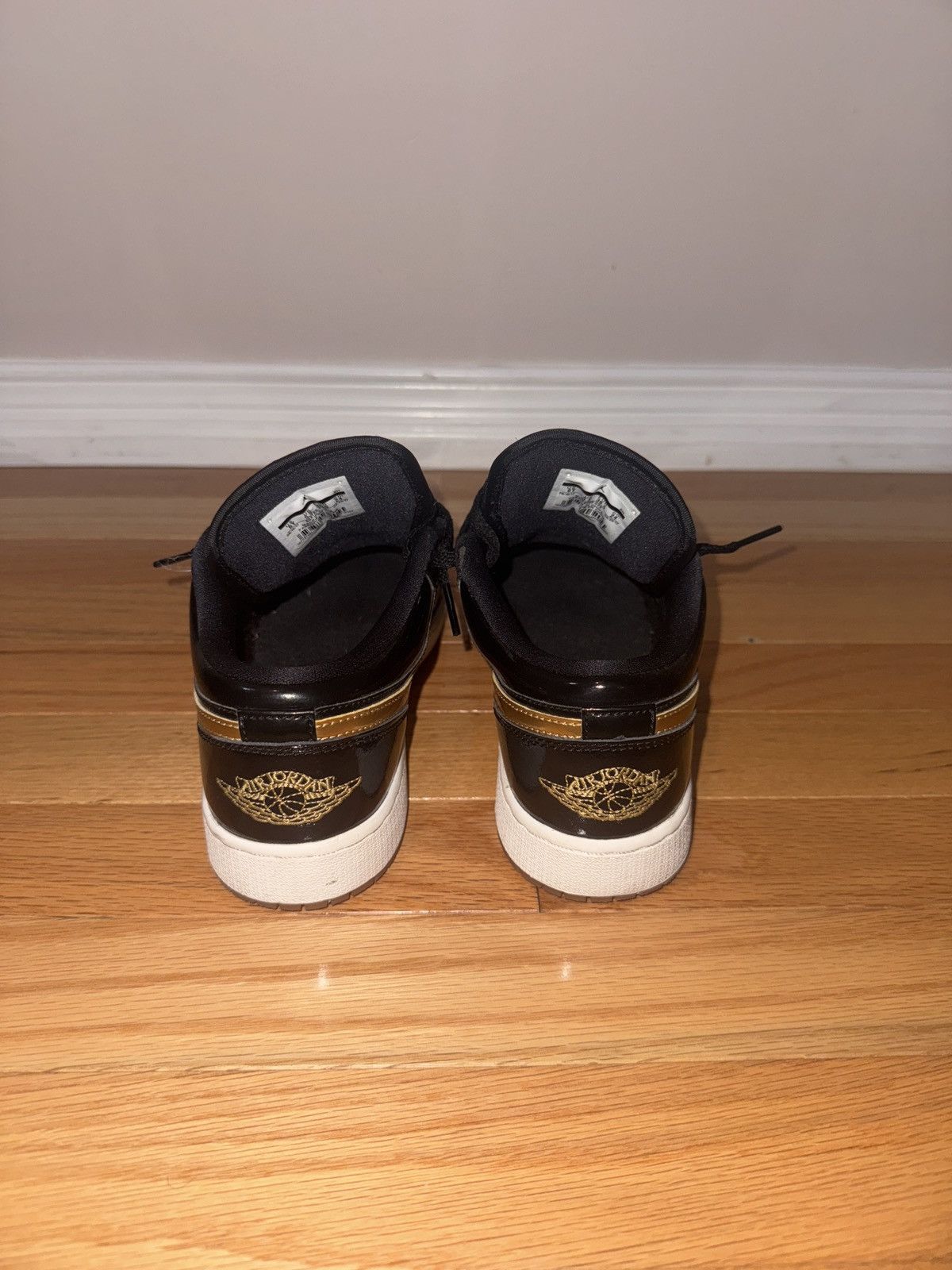 Jordan Brand Jordan 1 Low GS (Metallic Gold) Size US 6 / EU 39 - 3 Thumbnail
