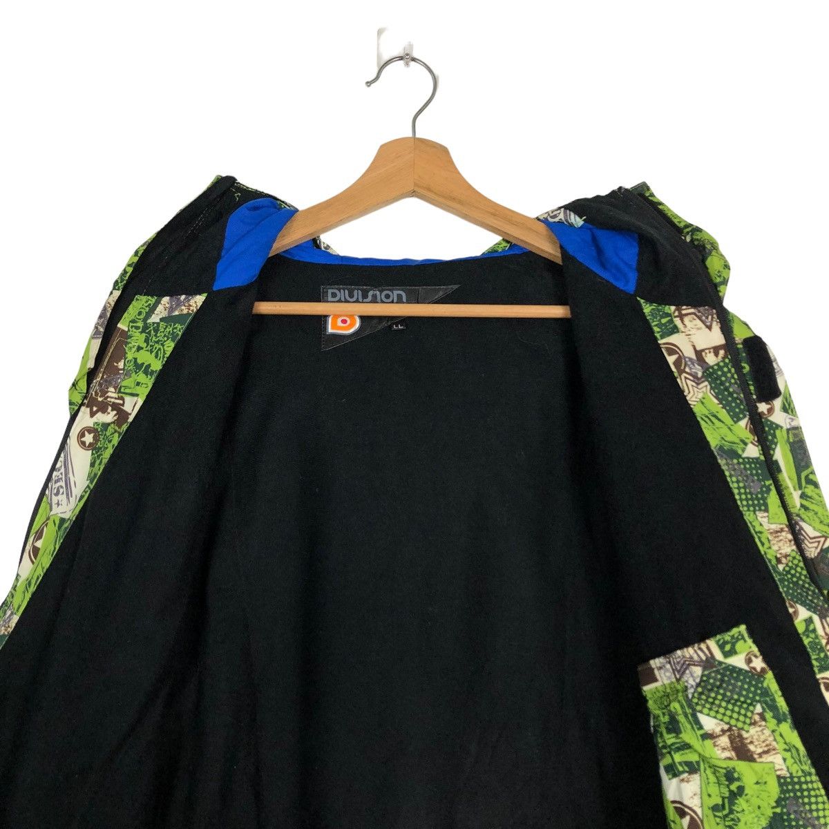 Japanese Brand 🔥Rare Hunting Ski Jacket Multi Color Full Print Division Size US L / EU 52-54 / 3 - 11 Thumbnail