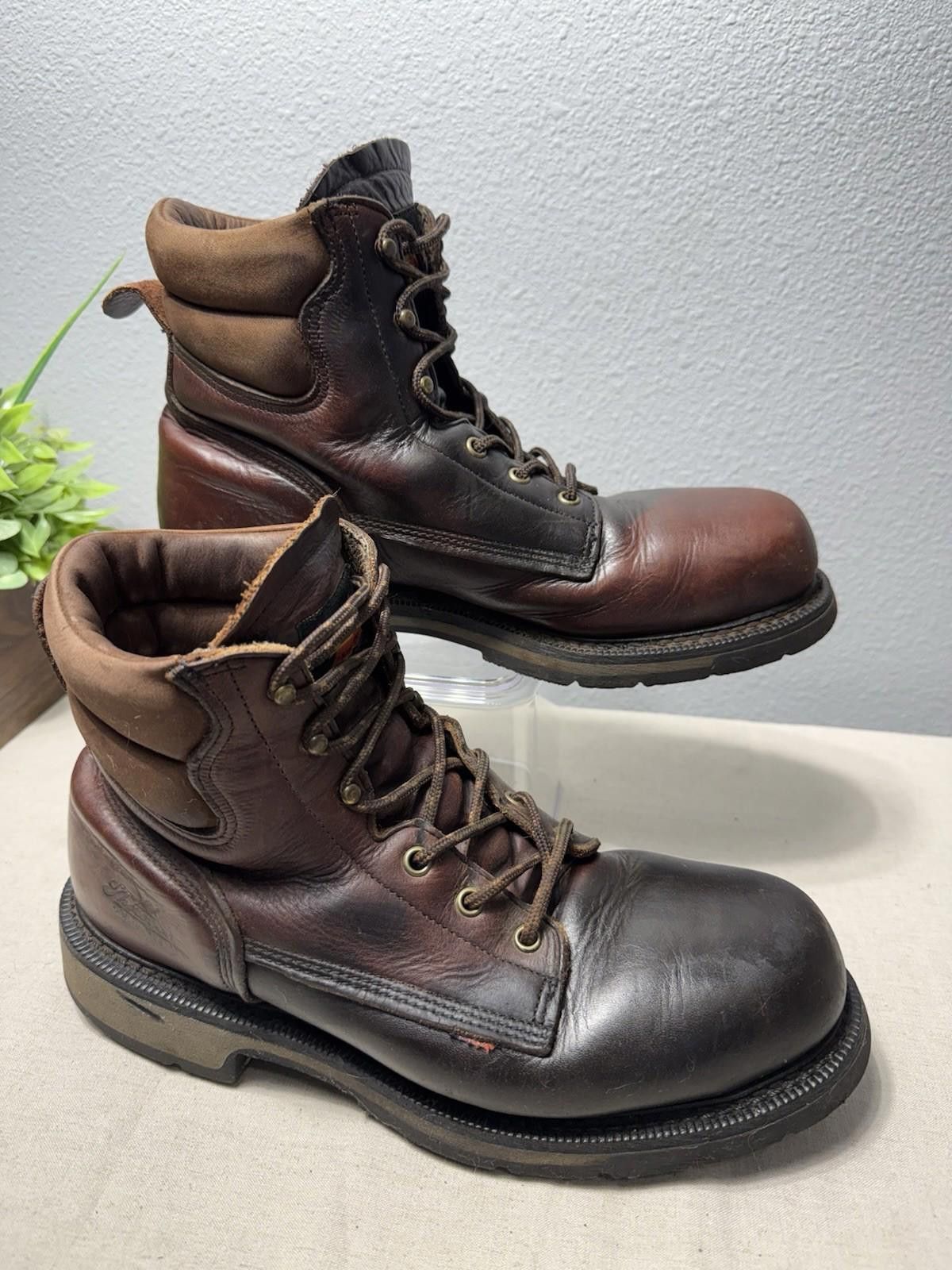 Thorogood Thorogood Steel Toe Work Boot Men's 9.5 D Leather Size US 9.5 / EU 42-43 - 1 Thumbnail