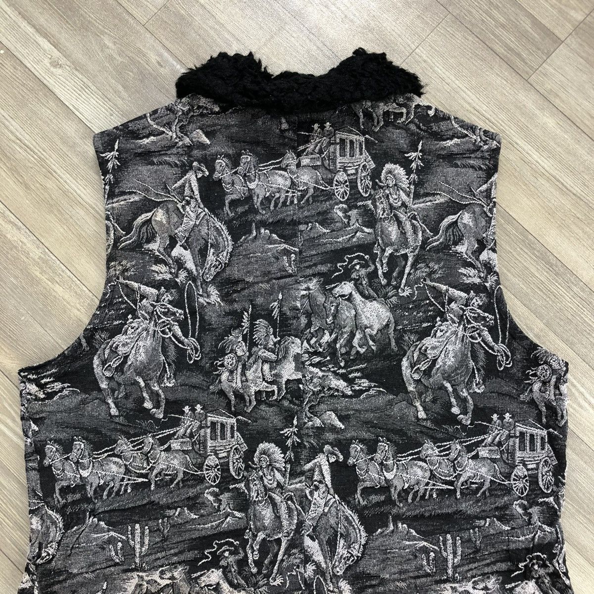Cowboy Equipment Vintage Roughrider Western Scene Sherpa Vest Cowboy Tapestry Size US L / EU 52-54 / 3 - 11 Thumbnail