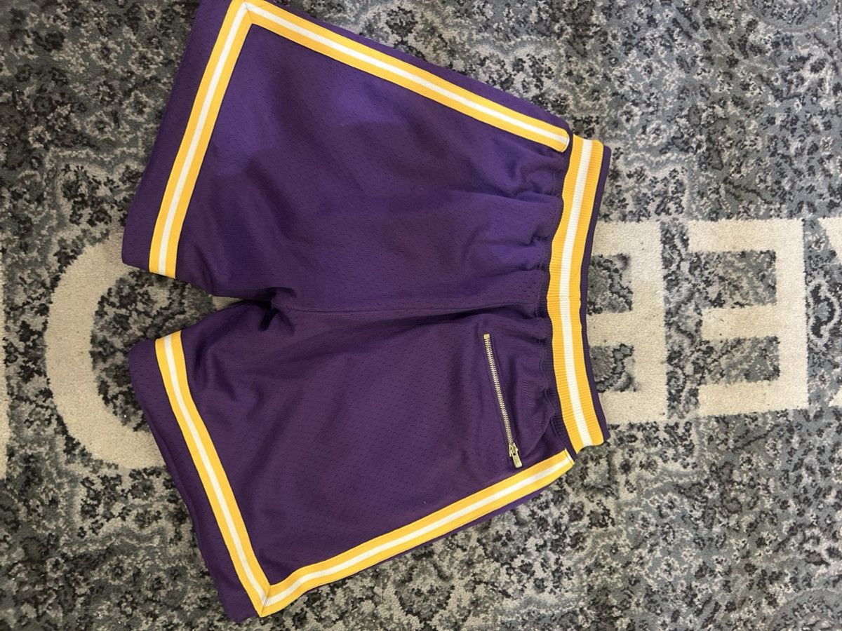 Kith × Mitchell & Ness Kith X Mitchell & Ness Shorts Size US 39 - 2 Thumbnail