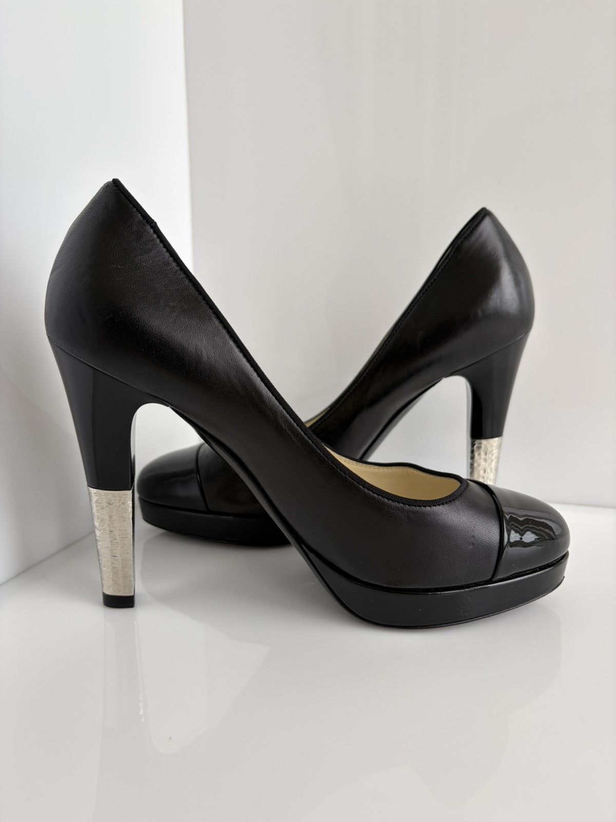 Chanel Chanel CC Logo Leather And Patent Cap Toe Heels Size 37C Size US 7 / IT 37 - 7 Thumbnail