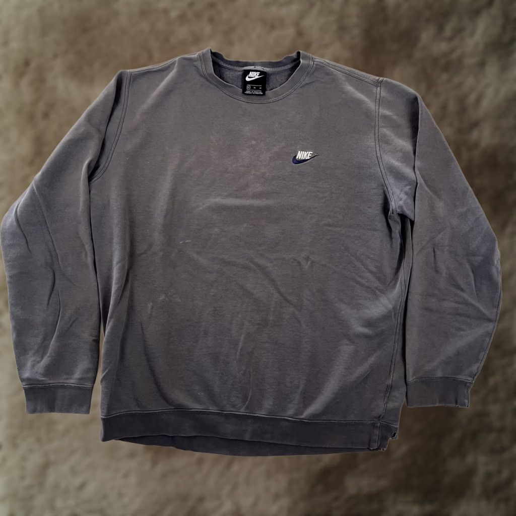 Nike VINTAGE Nike Sweatshirt Crewneck XL Gray Embroidered 90s Sports USA Men Size US XL / EU 56 / 4 - 1 Thumbnail
