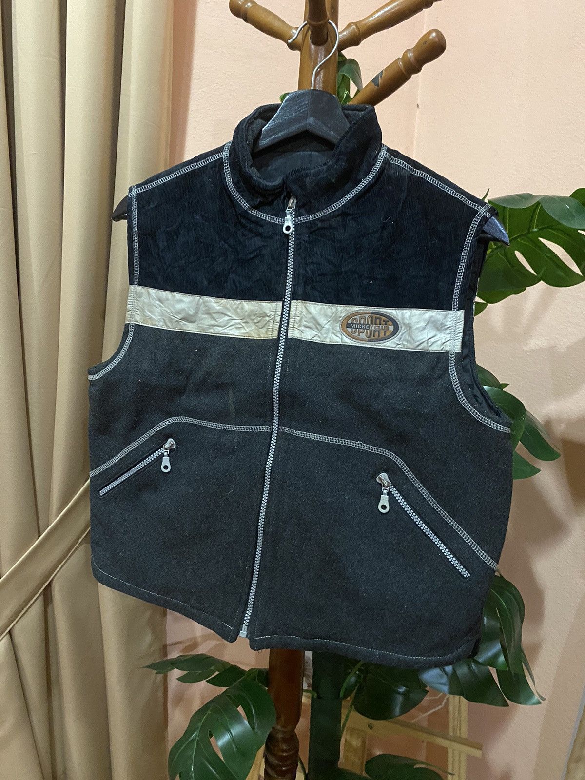 Disney × Mickey Mouse VINTAGE 90S MICKEY MOUSE VEST JACKET MADE IN JAPAN Size US S / EU 44-46 / 1 - 4 Thumbnail