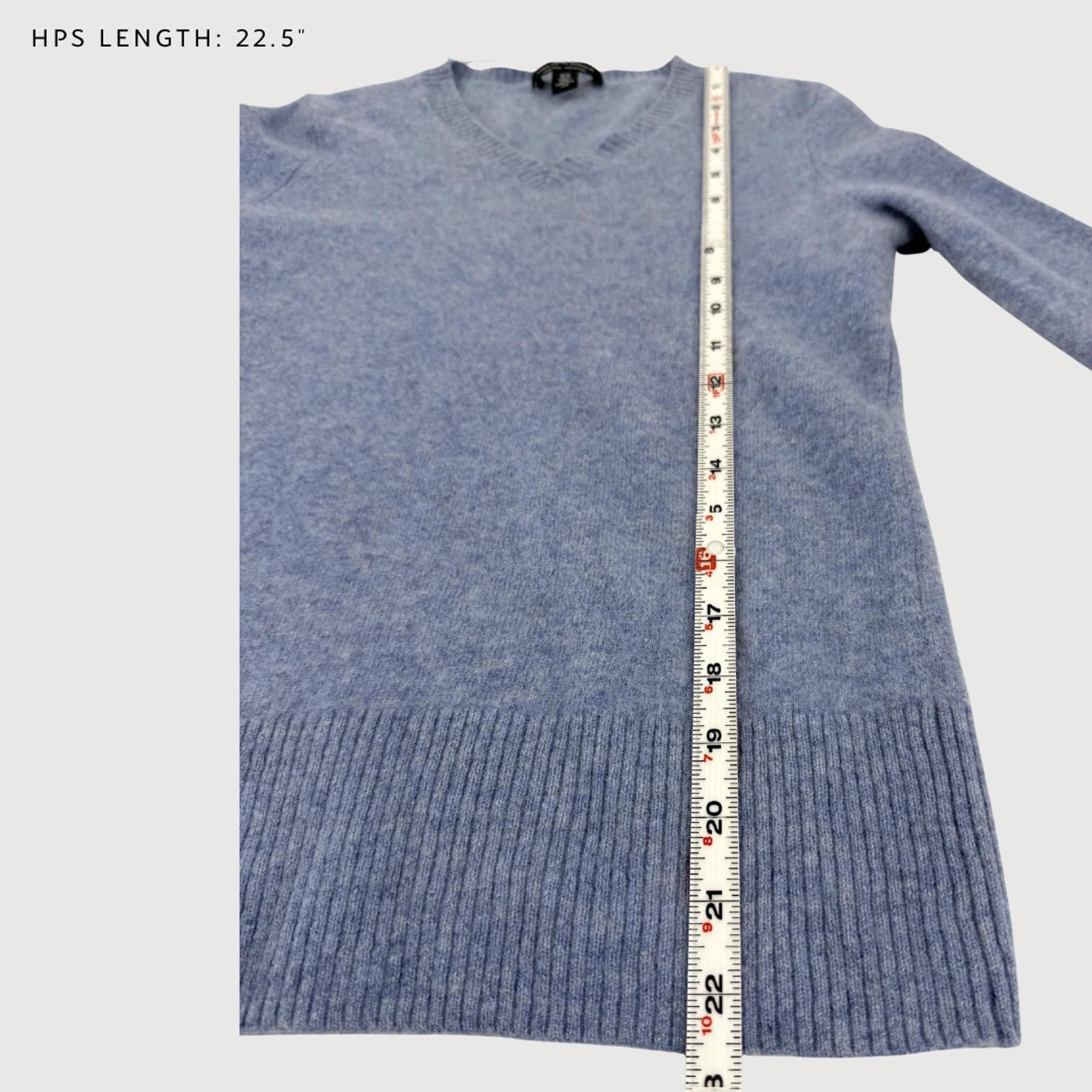 Saks Fifth Avenue Saks Fifth Avenue Cashmere Sweater V-Neck Light Blue M Size M / US 6-8 / IT 42-44 - 8 Thumbnail