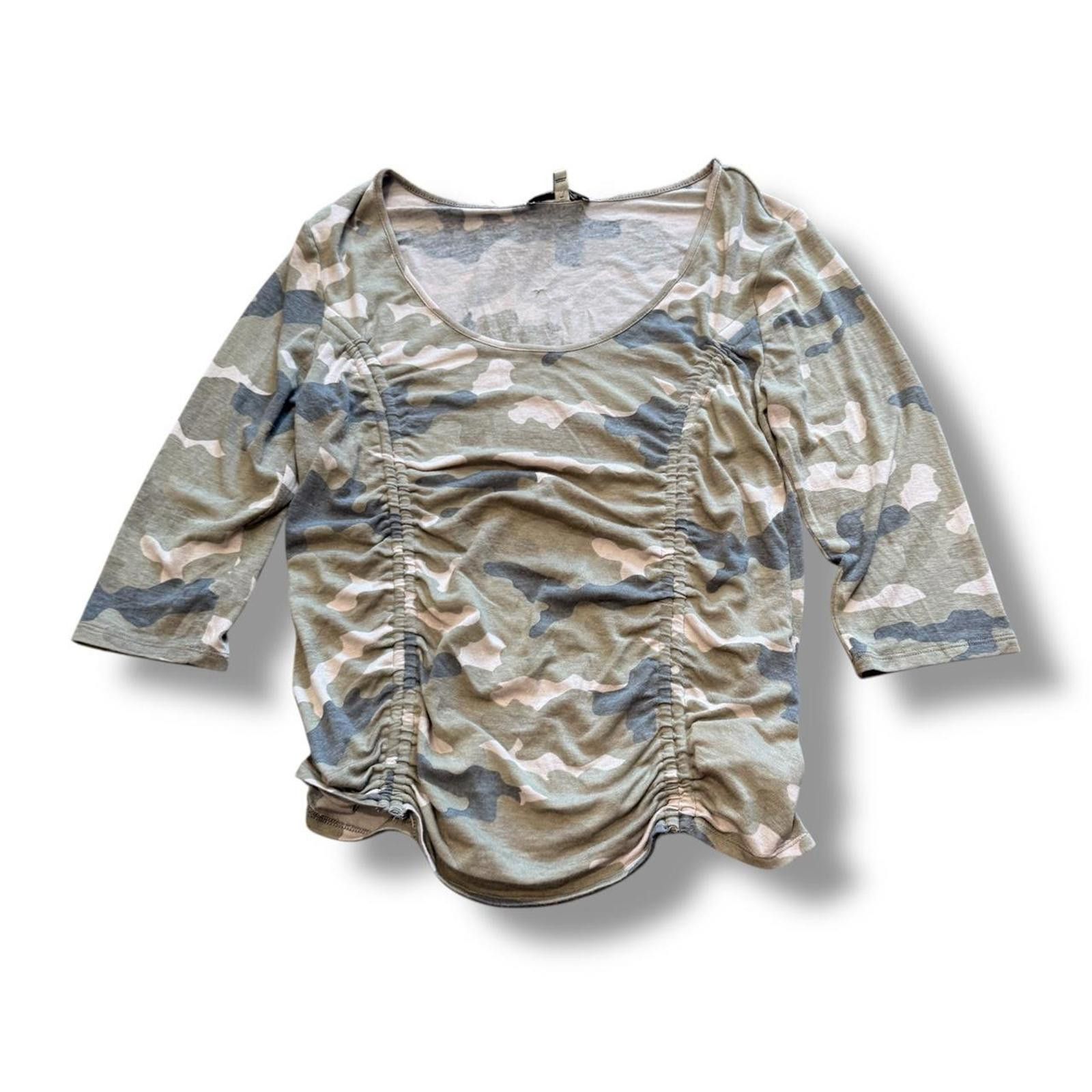 Express Express Camo 3/4 Length Sleeve Top Size L / US 10 / IT 46 - 1 Thumbnail