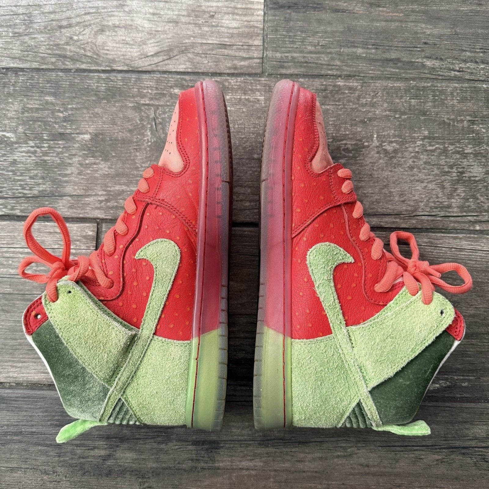 Nike SB NIKE SB DUNK HI STRAWBERRY COUGH SZ 8 GREEN RED SNEAKERS NO Size US 8 / EU 41 - 2 Thumbnail