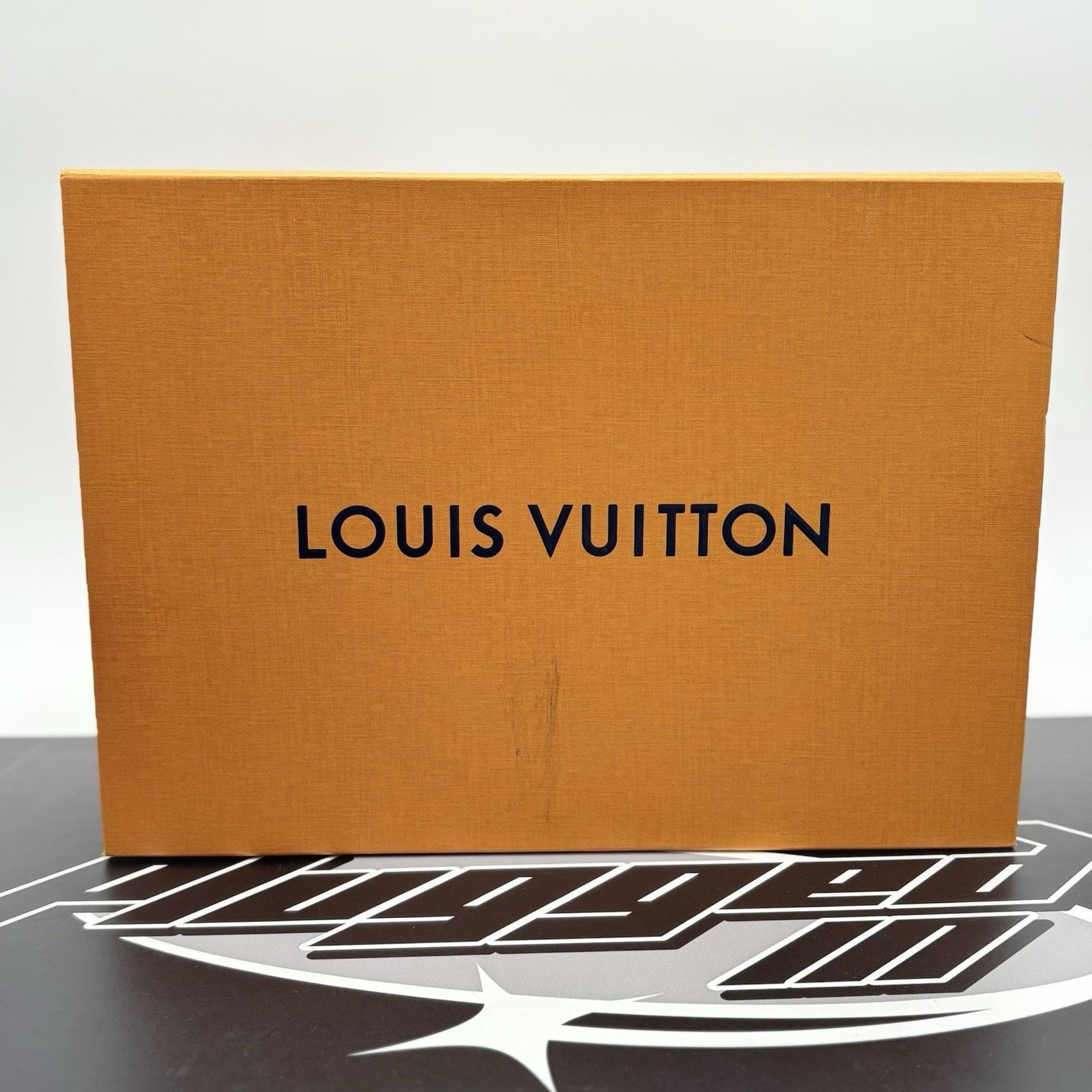 Louis Vuitton (9.5-10 US) Louis Vuitton LV Trainer ' Green Grey ' | CLEAN! Size US 10 / EU 43 - 15 Thumbnail