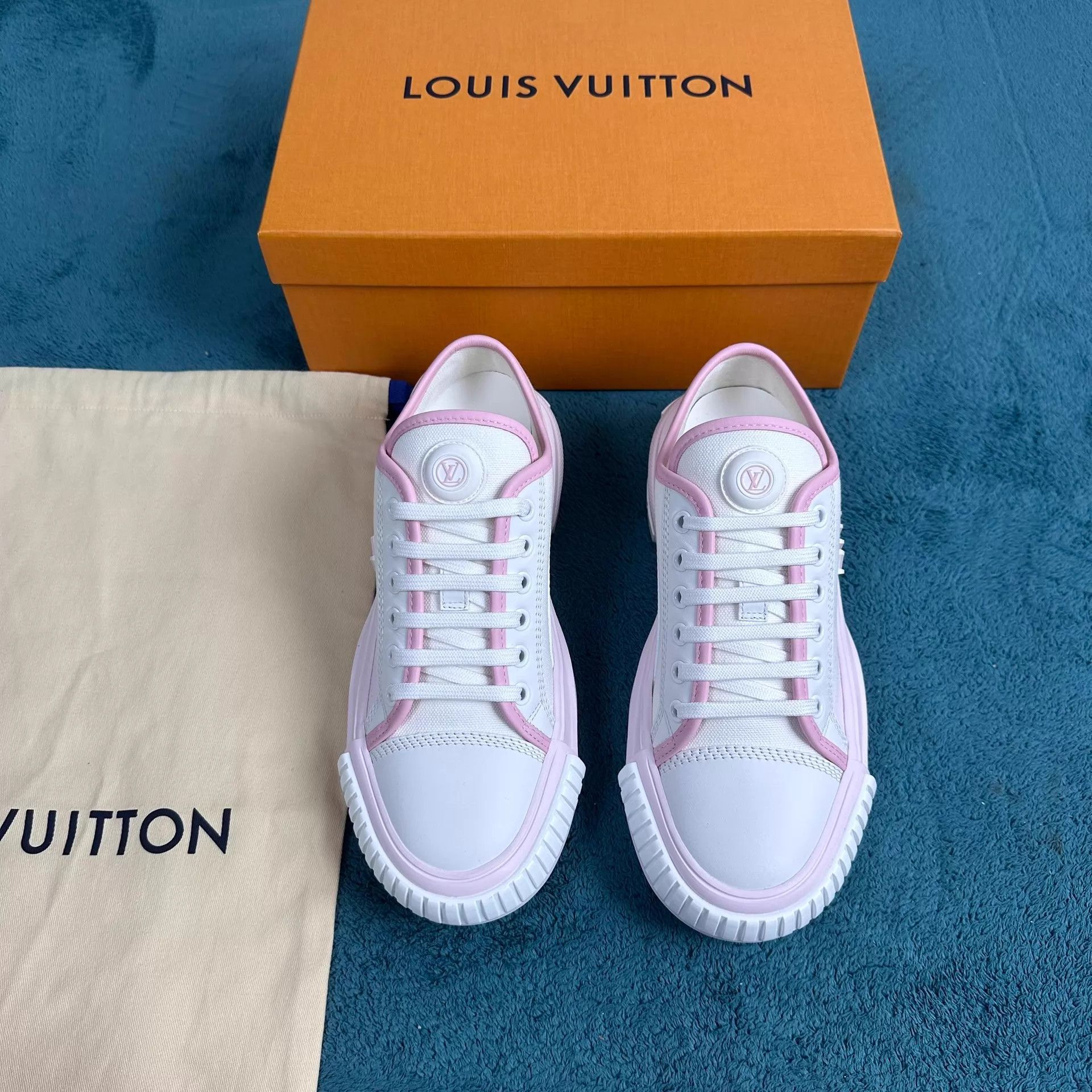 Louis Vuitton lv squad low top casual sneakers women's white & pink 36.5 Size US 6 / IT 36 - 1 Thumbnail