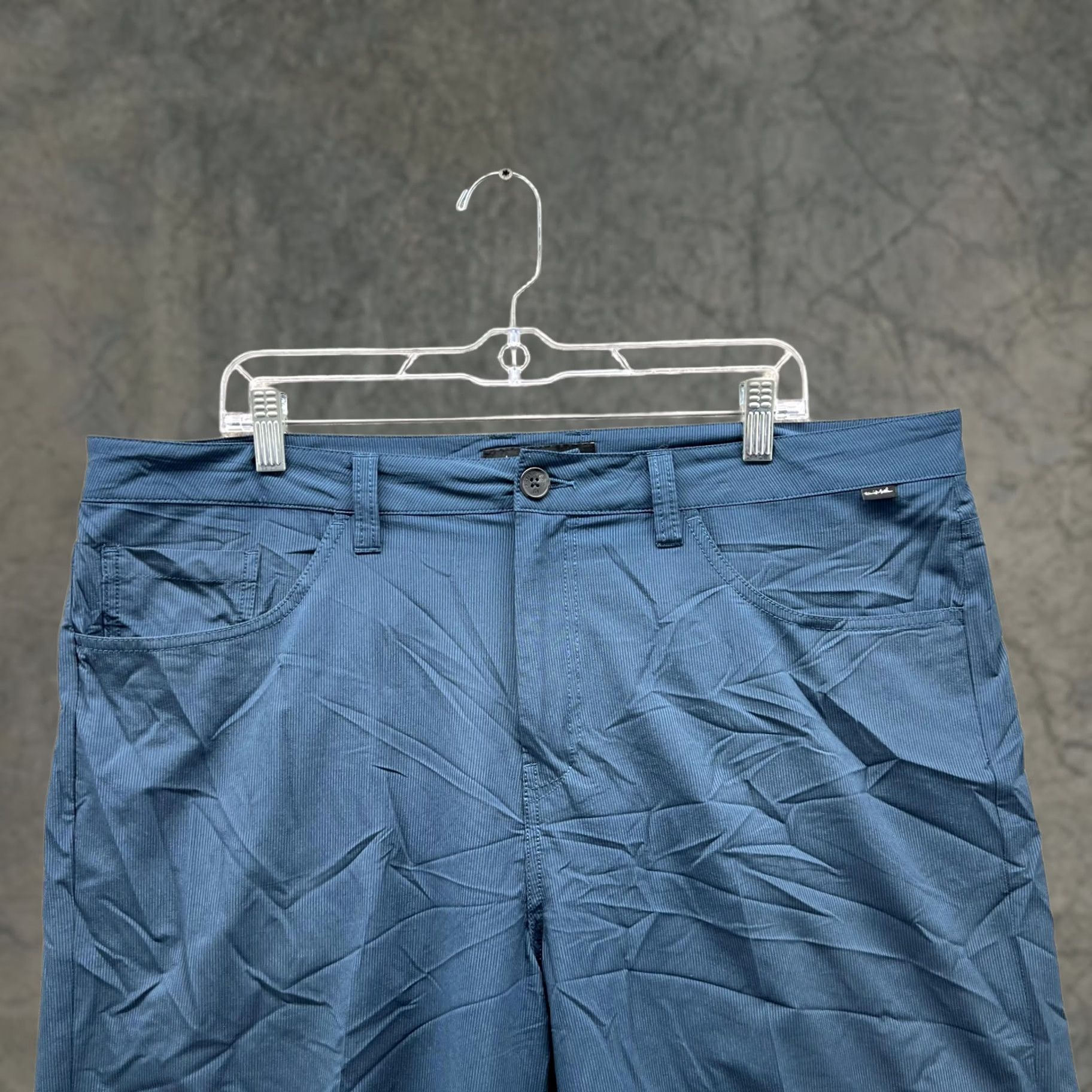 TravisMathew Travis Mathew Shorts Men 40 Blue Chino Pleated Casual Polyester Stretch Golf Size US 40 / EU 56 - 1 Thumbnail