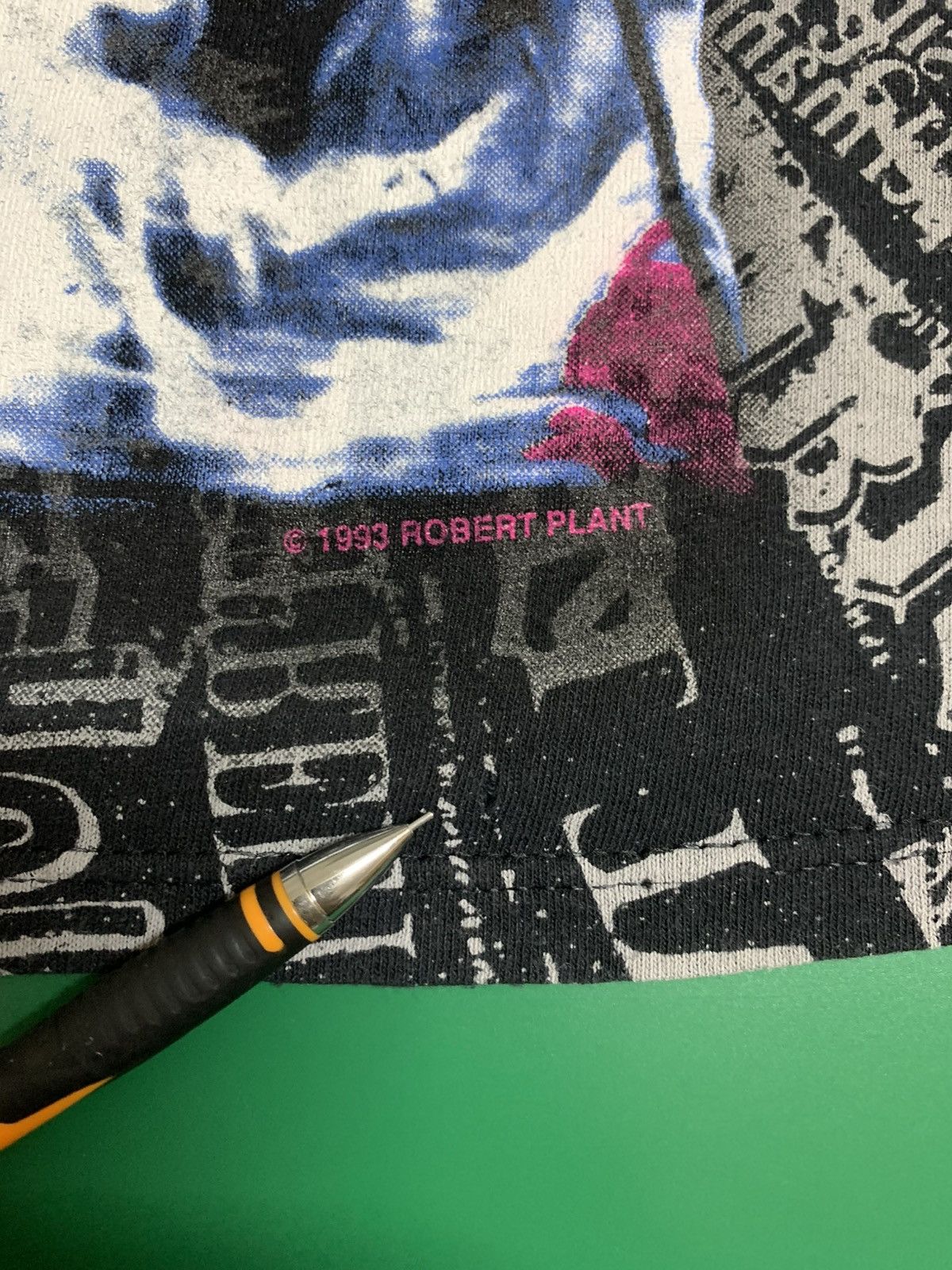 Band Tees 🎙️ Vintage Robert Plant AOP 90s T-shirt Size US XL / EU 56 / 4 - 17 Thumbnail