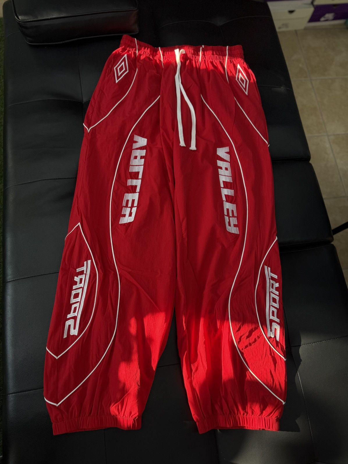Vale Valley Red Baggy Shorts Brand New Size M (NEW) Size US 31 - 1 Thumbnail