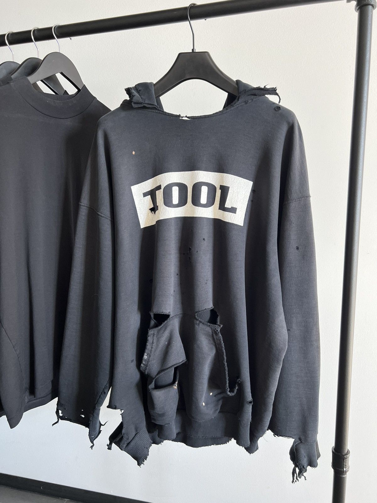 Band Tees Vintage Thrashed TOOL 1991 Oversized Band Tour Hoodie Size US XL / EU 56 / 4 - 1 Thumbnail