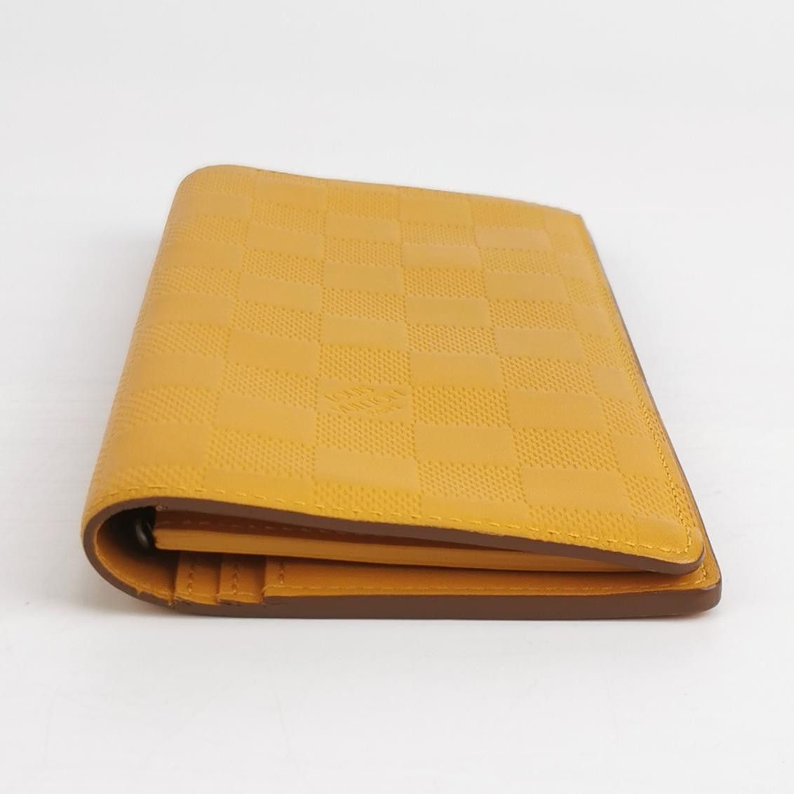 Louis Vuitton Louis Vuitton (LV) Brazza Cowhide Solid Checkerboard Bi-Fol Size ONE SIZE - 2 Thumbnail
