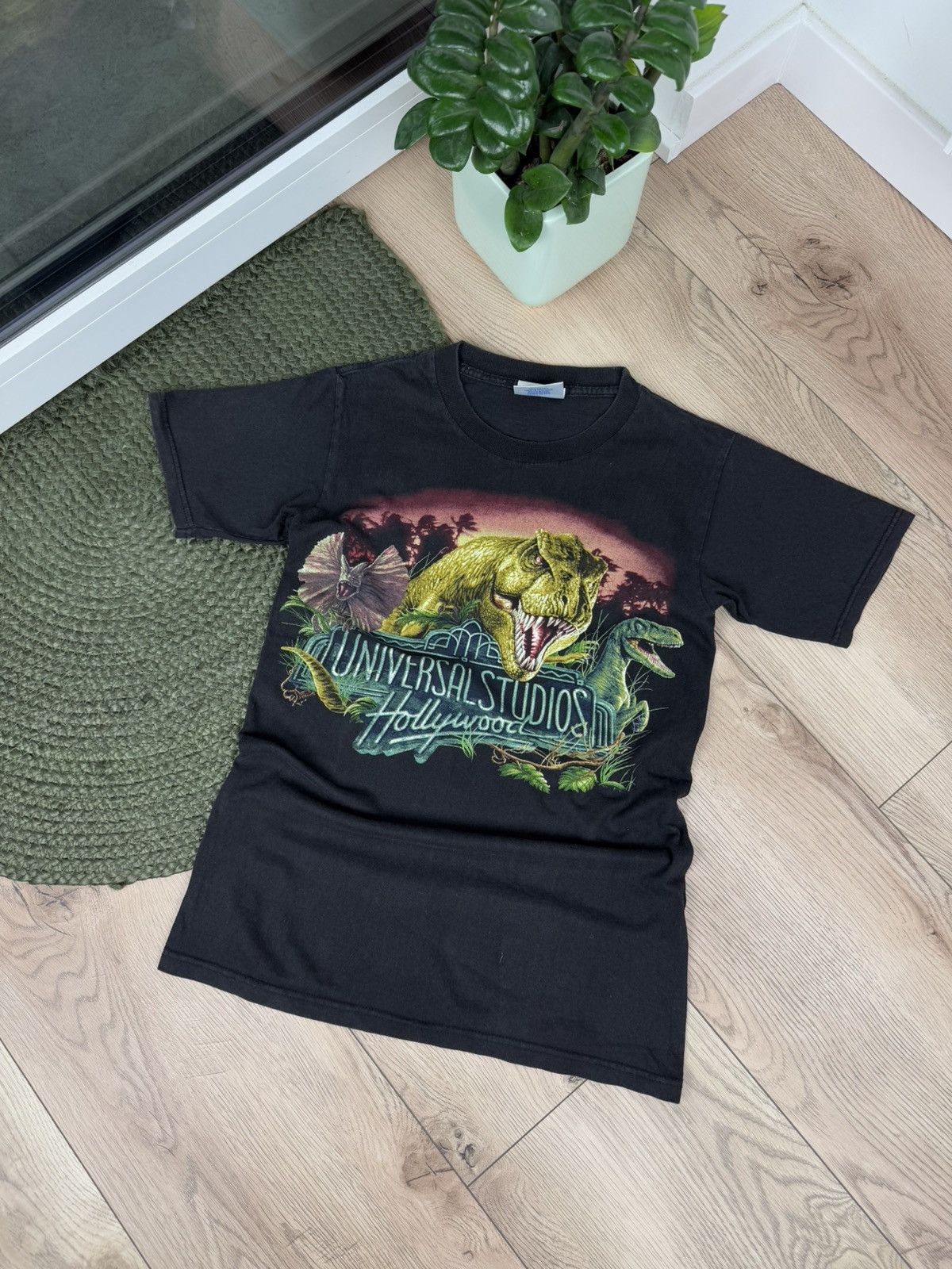 Vintage 90’s Universal Studios Jurassic worldHollywood Tee