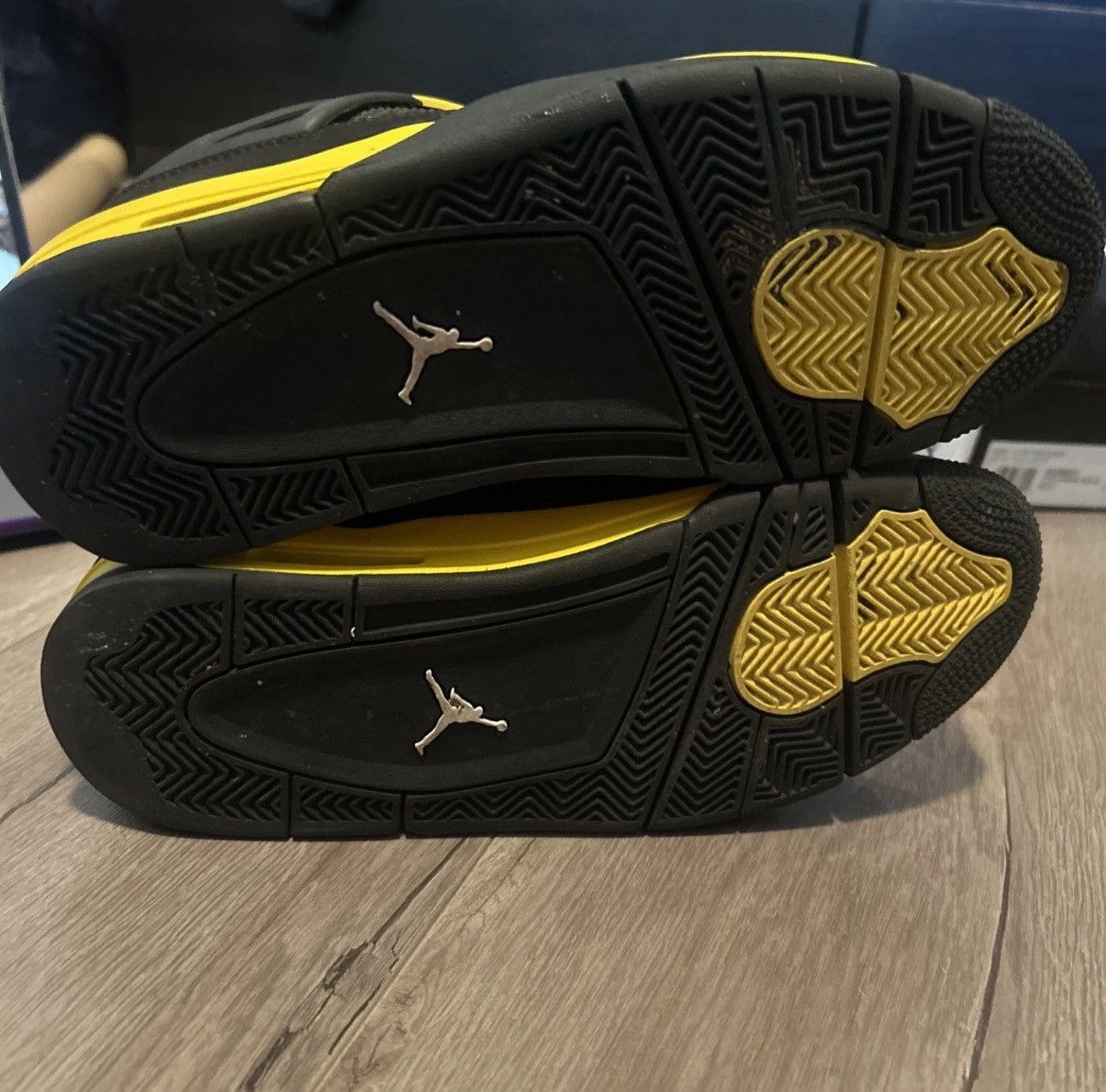 Jordan Brand Jordan’s 4 Yellow Thunder Size US 8 / EU 41 - 6 Thumbnail