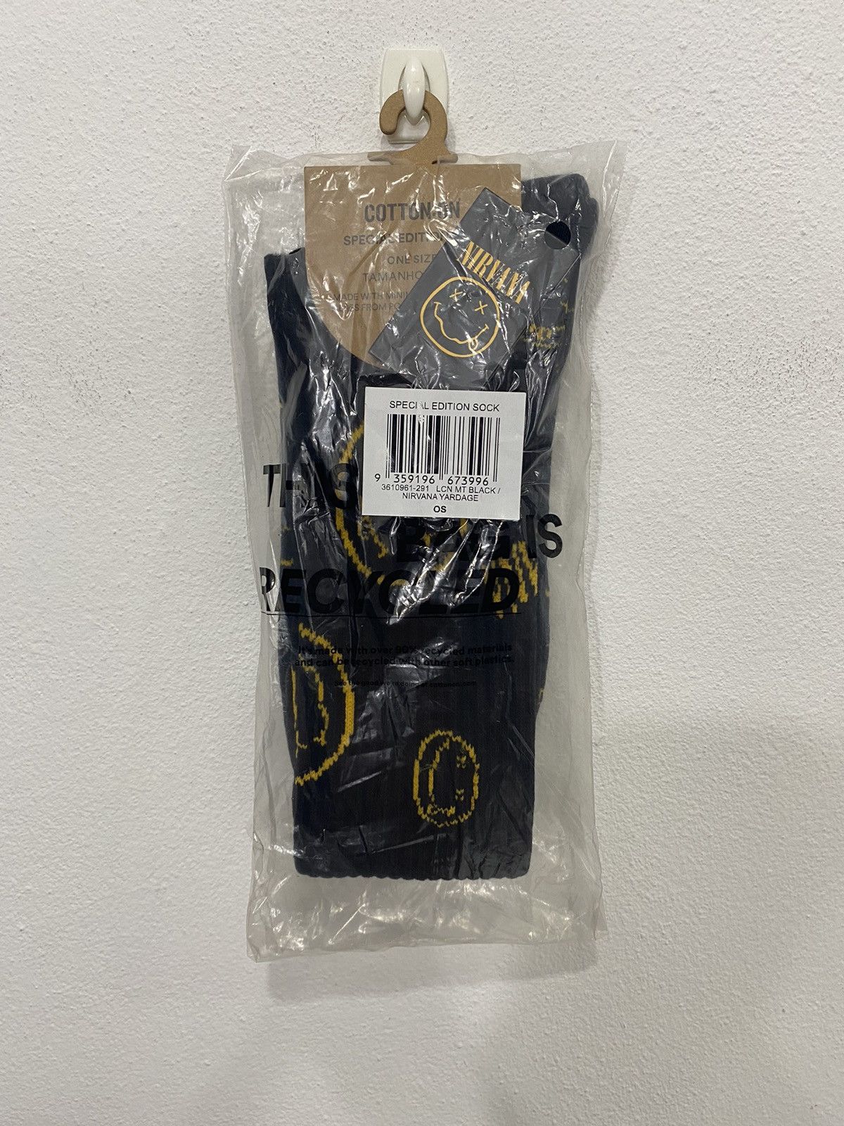 Cotton On × Nirvana 🔥NEW NIRVANA smile special editon active merchandise sock Size ONE SIZE - 2 Thumbnail