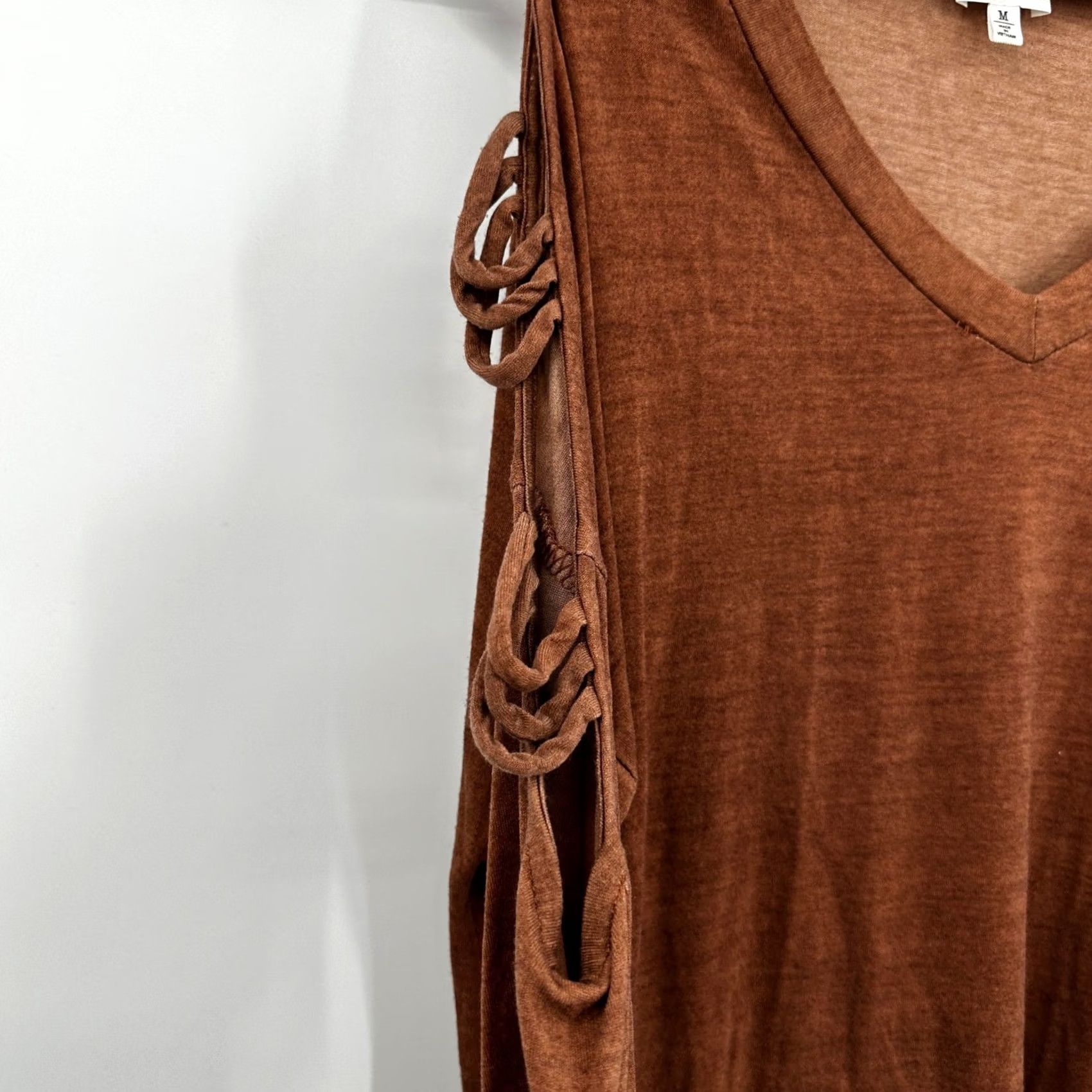 BKE BKE Top Womens Medium Rust Brown Long Sleeve Cold Shoulder Strappy Cage Hippie Size M / US 6-8 / IT 42-44 - 3 Thumbnail