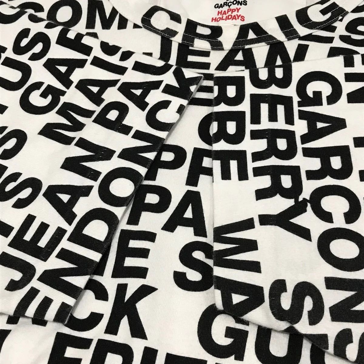 Comme des Garcons Happy Holidays Friends Allover Logo Tee Size US L / EU 52-54 / 3 - 4 Thumbnail