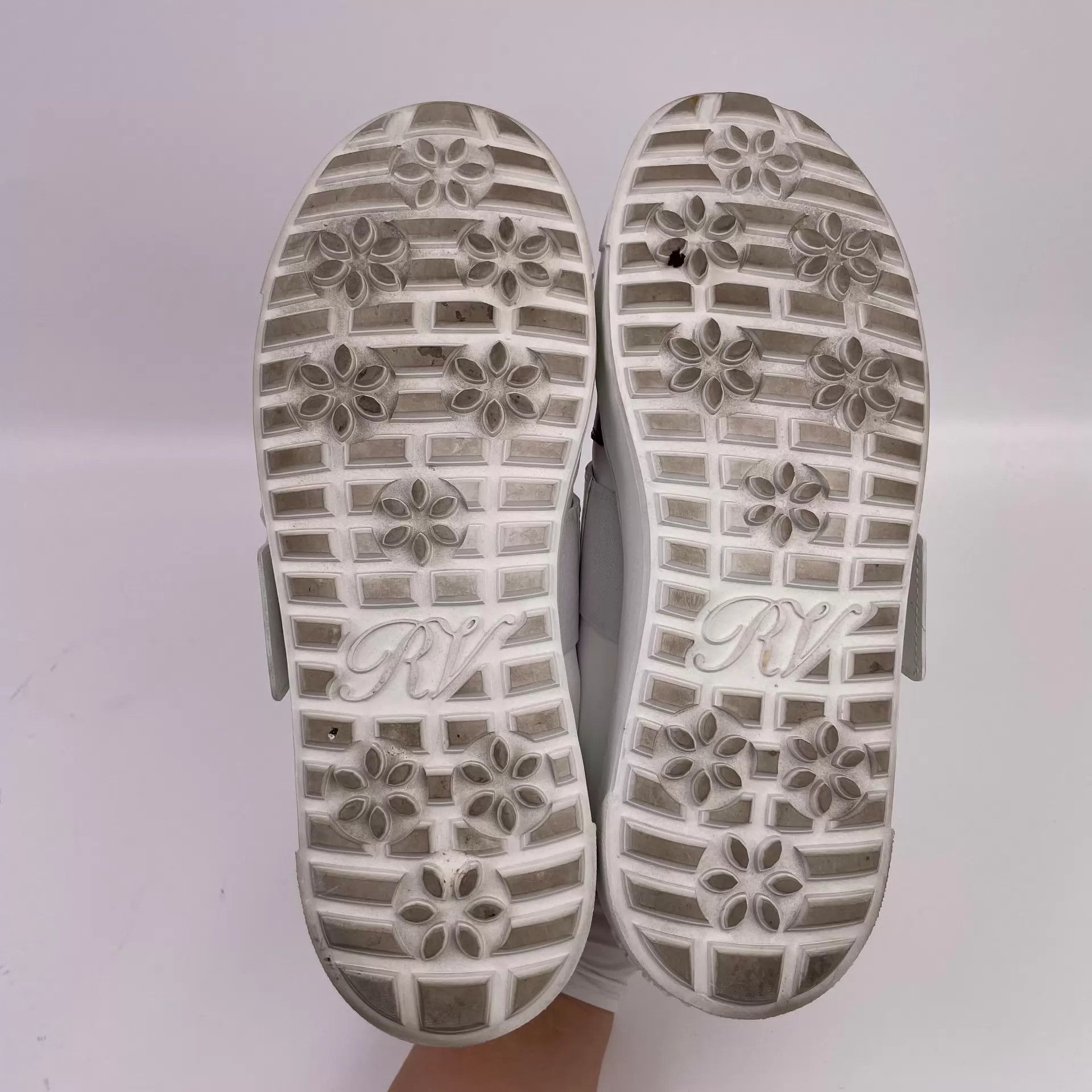 Roger Vivier RV Crystal Buckle Low-Top Sneakers White Red 39.5 Size US 9 / IT 39 - 4 Thumbnail
