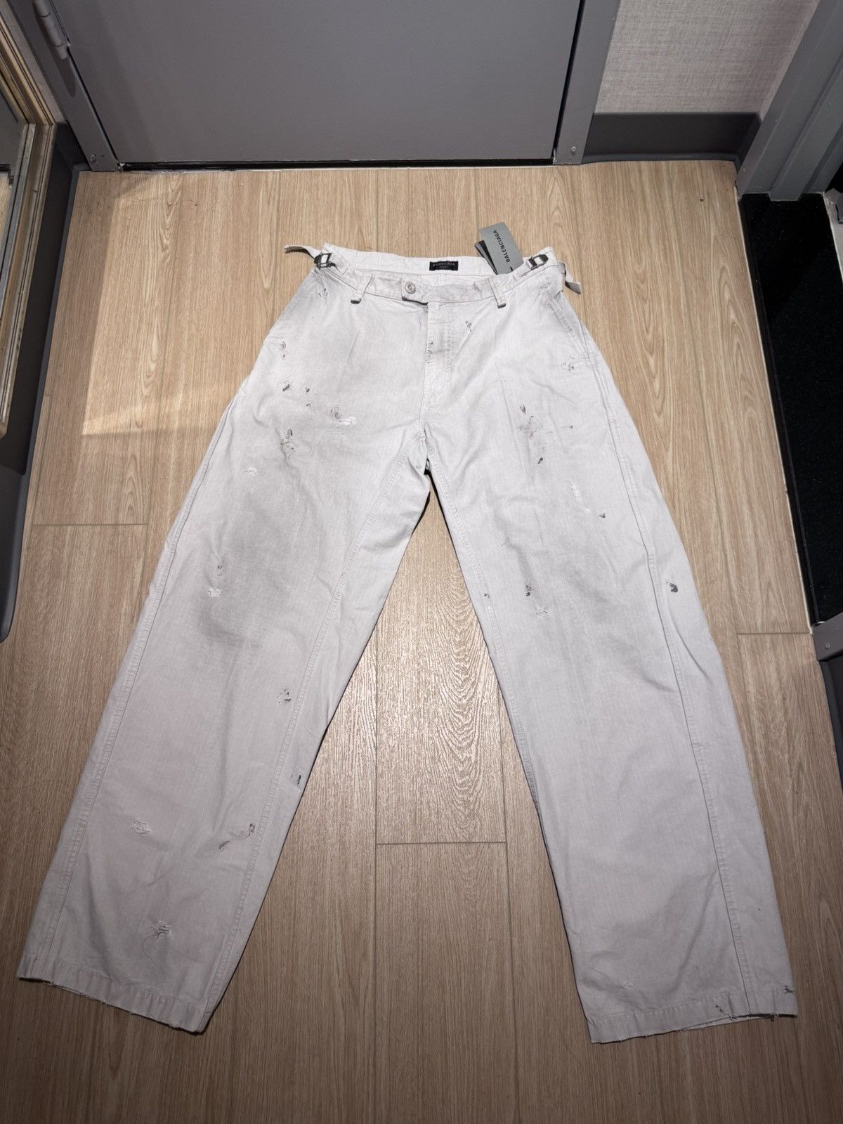 Balenciaga Balenciaga Mud Distressed Cargo Pants White 2023 Size US 32 / EU 48 - 1 Thumbnail