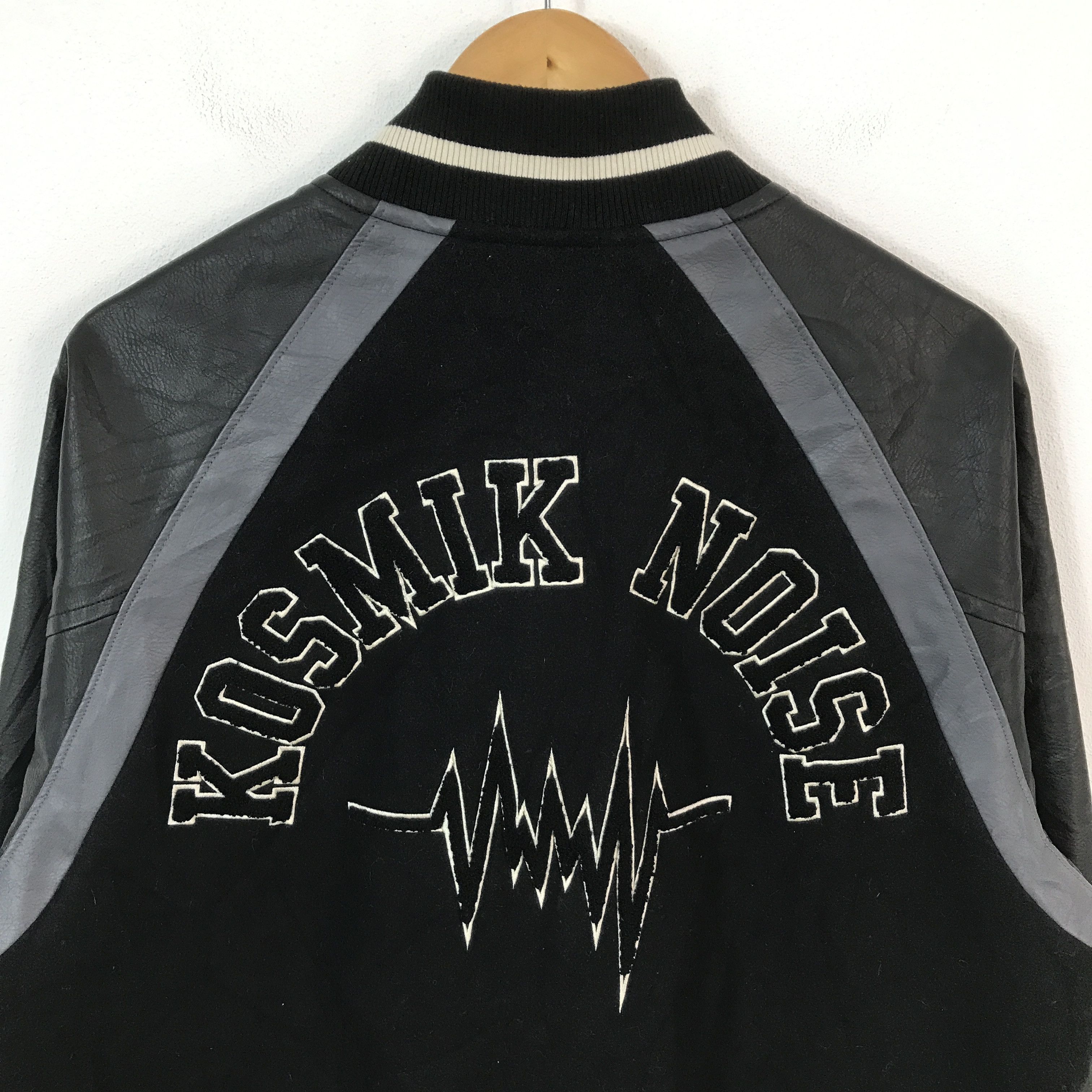 Japanese Brand × Undercover UNDERCOVER X GU KOSMIK NOISE VARSITY JACKET Size US M / EU 48-50 / 2 - 4 Thumbnail