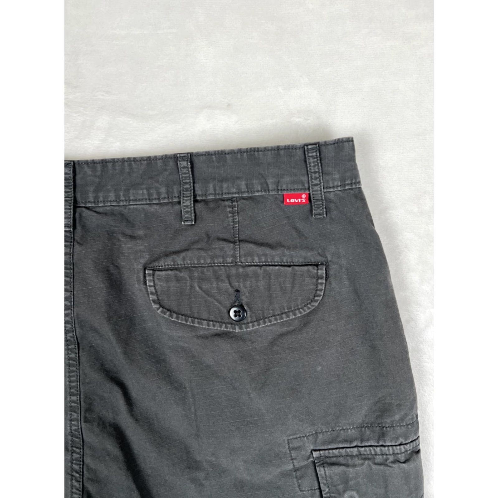 Levi's Levi’s Gray Cargo Shorts Size 38 Ripstop Y2K Baggy Cargo Short Mens Regular 9in Inseam Pockets 90s Outdoor Summer Spring Cotton Gray Size US 40 / EU 56 - 7 Thumbnail