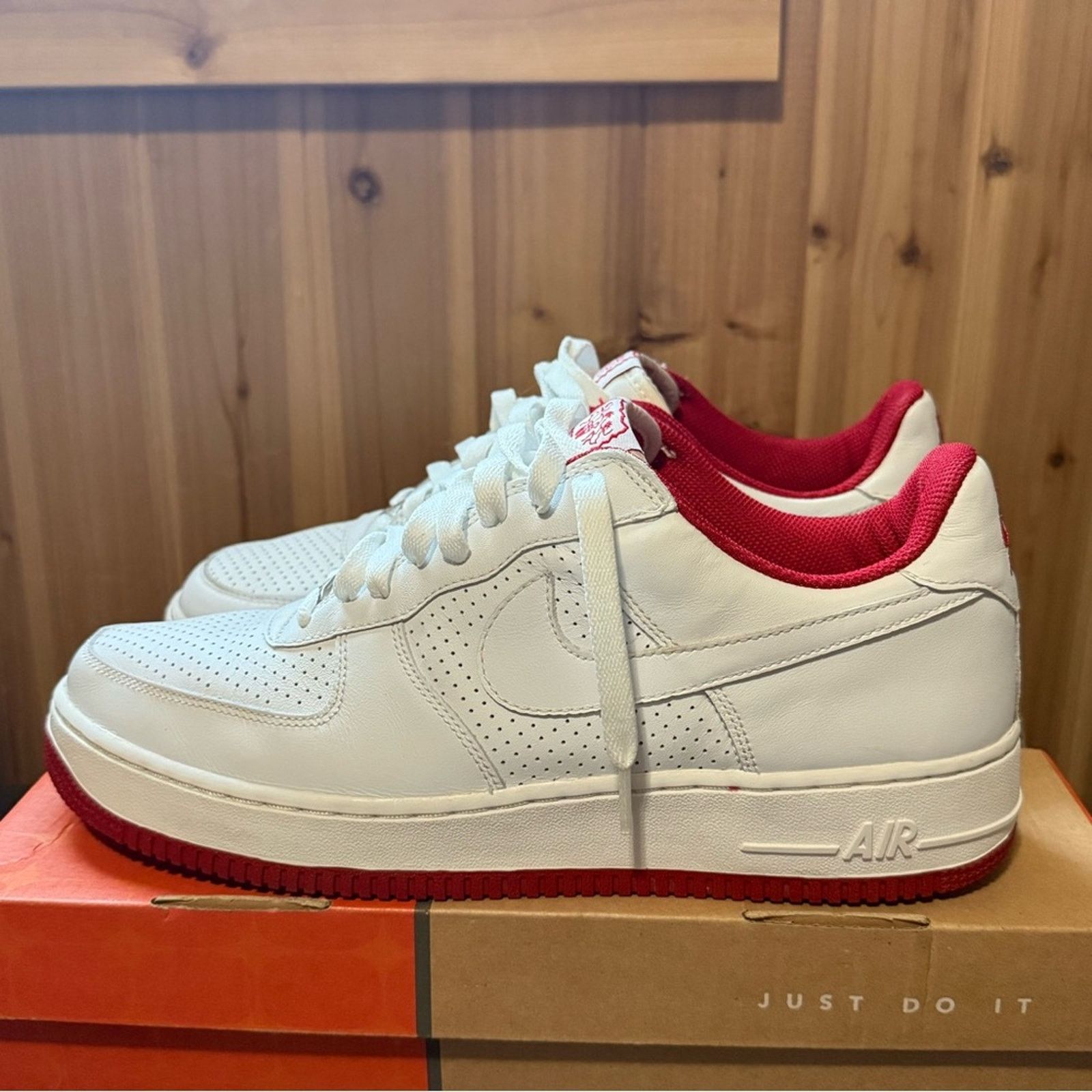 Nike 2005 Nike Air Force 1 Size US 10.5 / EU 43-44 - 1 Thumbnail