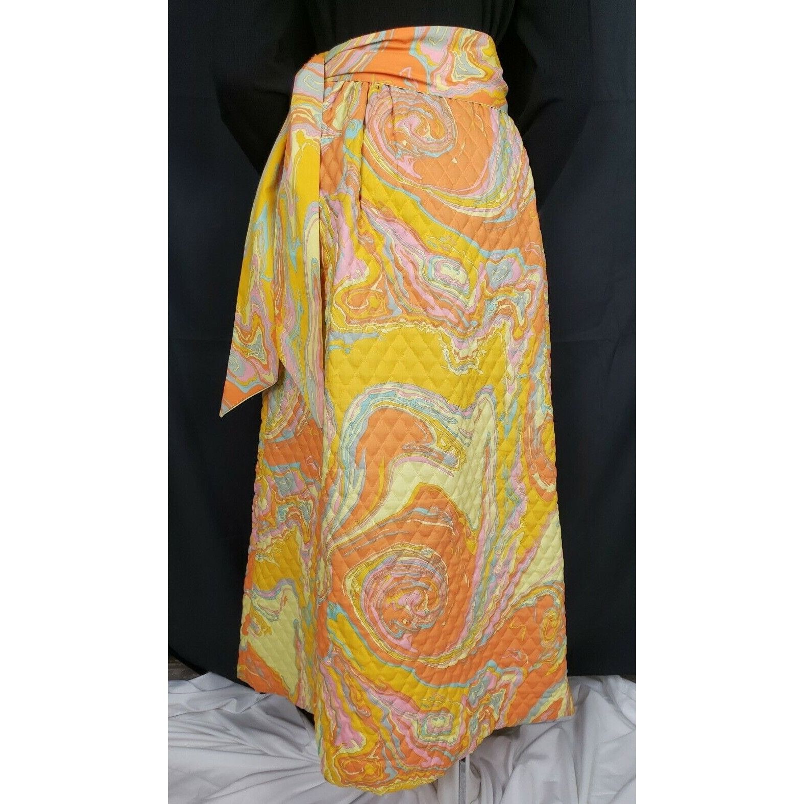 Vintage 70s Bold Orange Oil Slick Quilted Maxi Skirt Sz 10 Park East Size 27" / US 4 / IT 40 - 6 Thumbnail