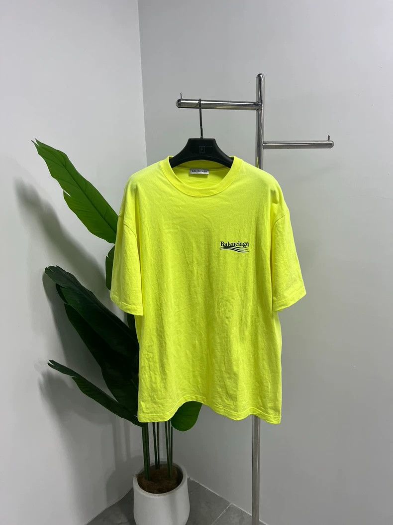 Balenciaga Balenciaga Coke printed short sleeve T-shirt fluorescent g Size US S / EU 44-46 / 1 - 1 Thumbnail