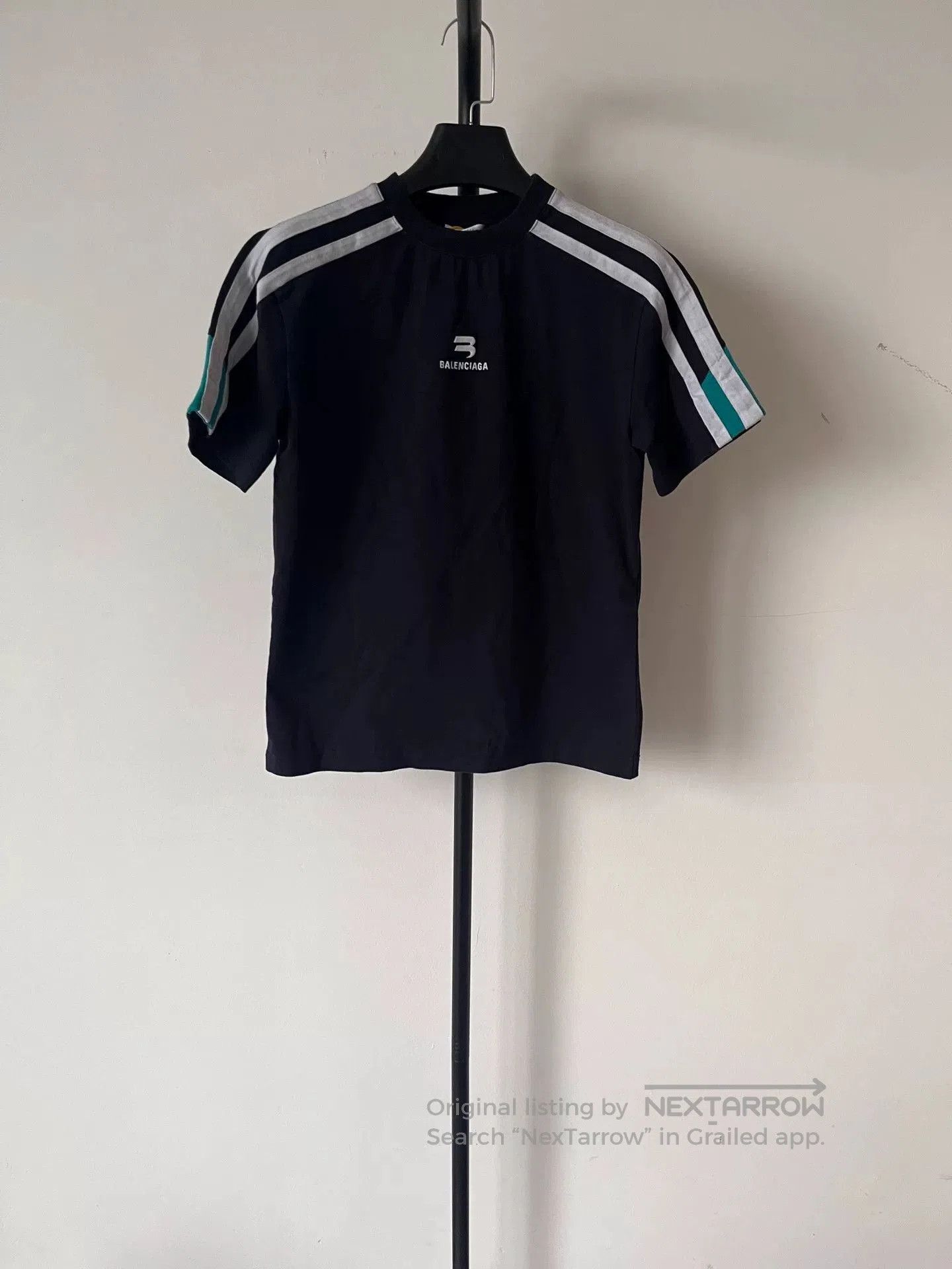 Balenciaga Balenciaga FW22 Logo Stripe Crewneck T-Shirt. Size US M / EU 48-50 / 2 - 1 Thumbnail