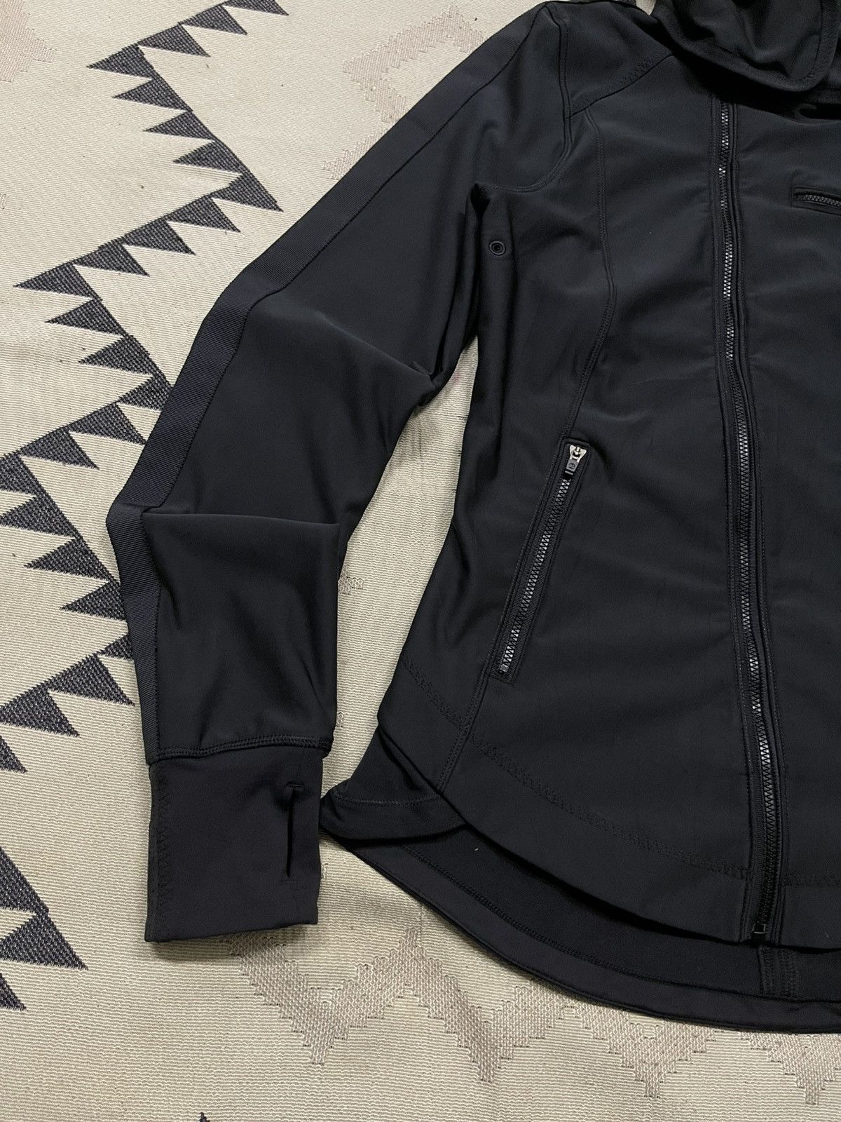 Lululemon LULULEMON KEEP IT UP BLACK RUN JACKET WATER RESISTANT Size M / US 6-8 / IT 42-44 - 3 Thumbnail