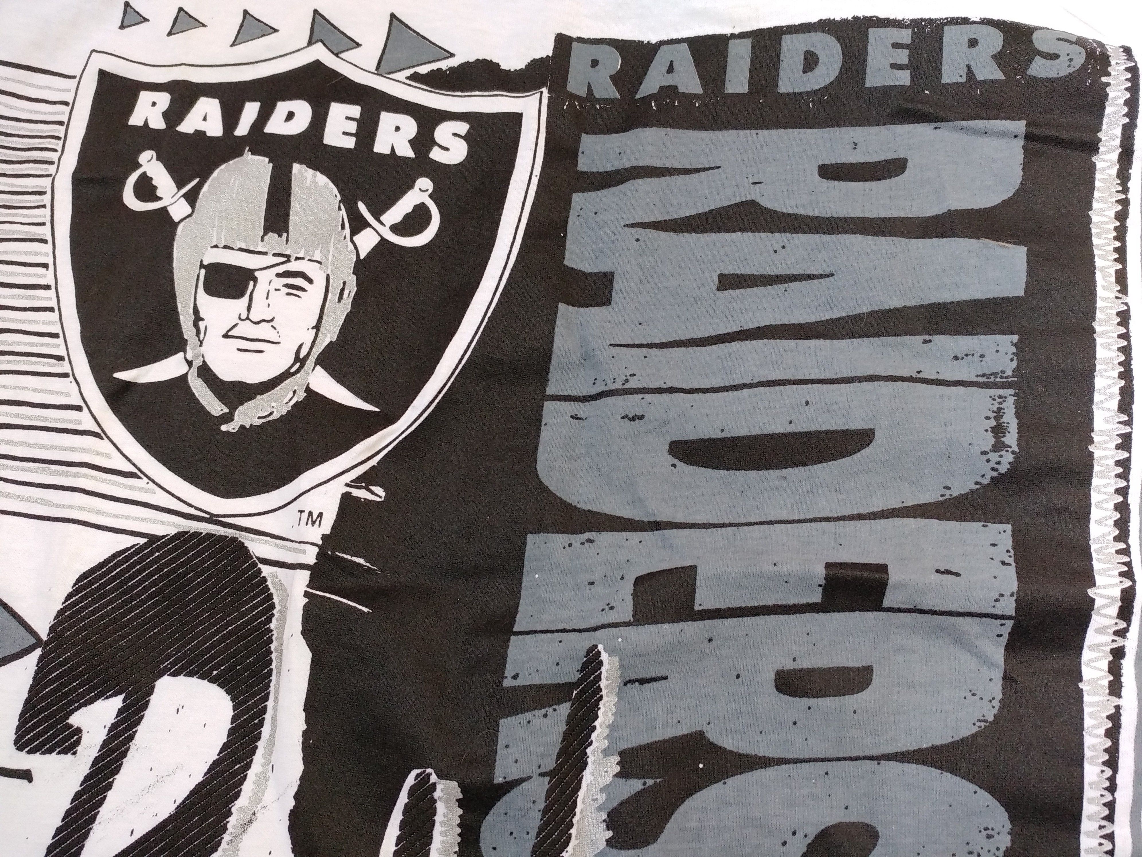 NFL Los Angeles RAIDERS t-shirt 1992 Magic Johnson vintage XL Size US XL / EU 56 / 4 - 6 Thumbnail