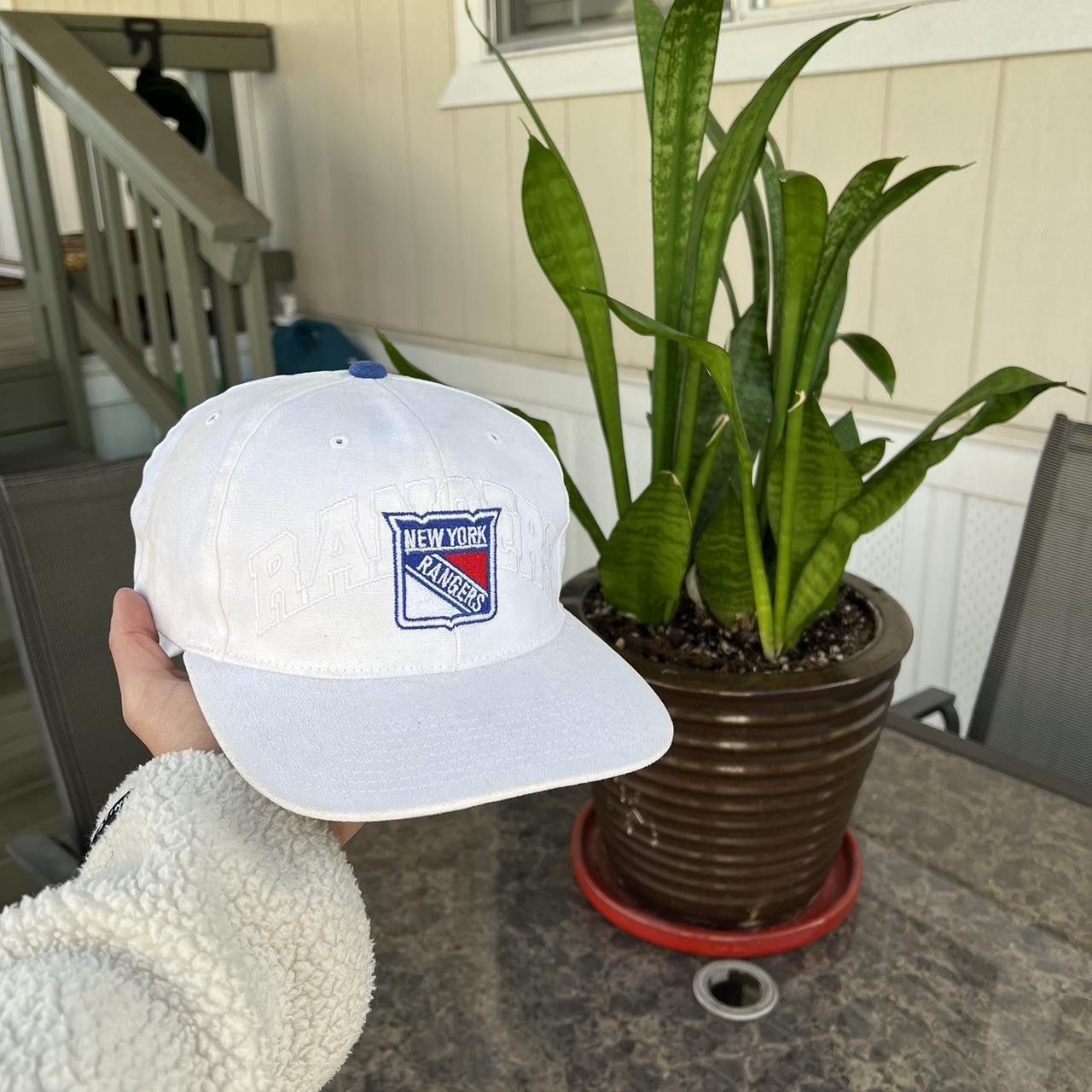NHL × Starter × Vintage Vintage Starter NHL New York Rangers Adjustable Hat Size ONE SIZE - 1 Thumbnail