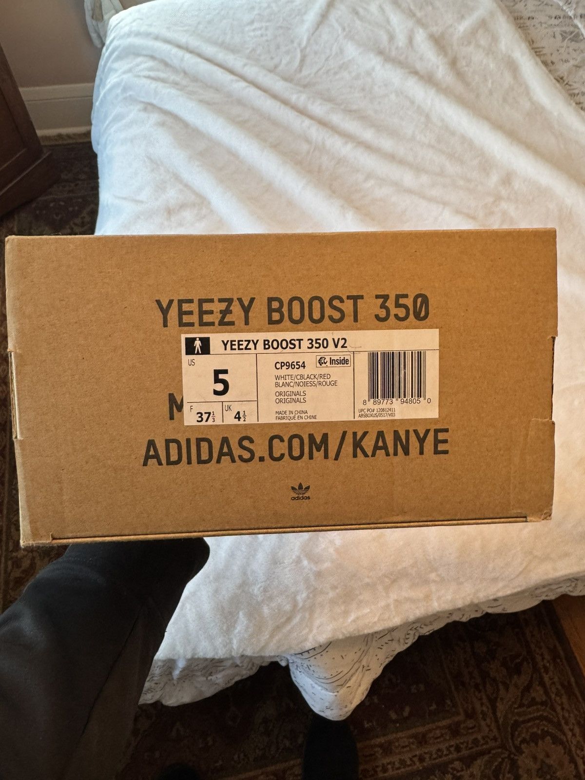 Adidas × Yeezy Yeezy triple whites Size US 5 / EU 37 - 7 Thumbnail