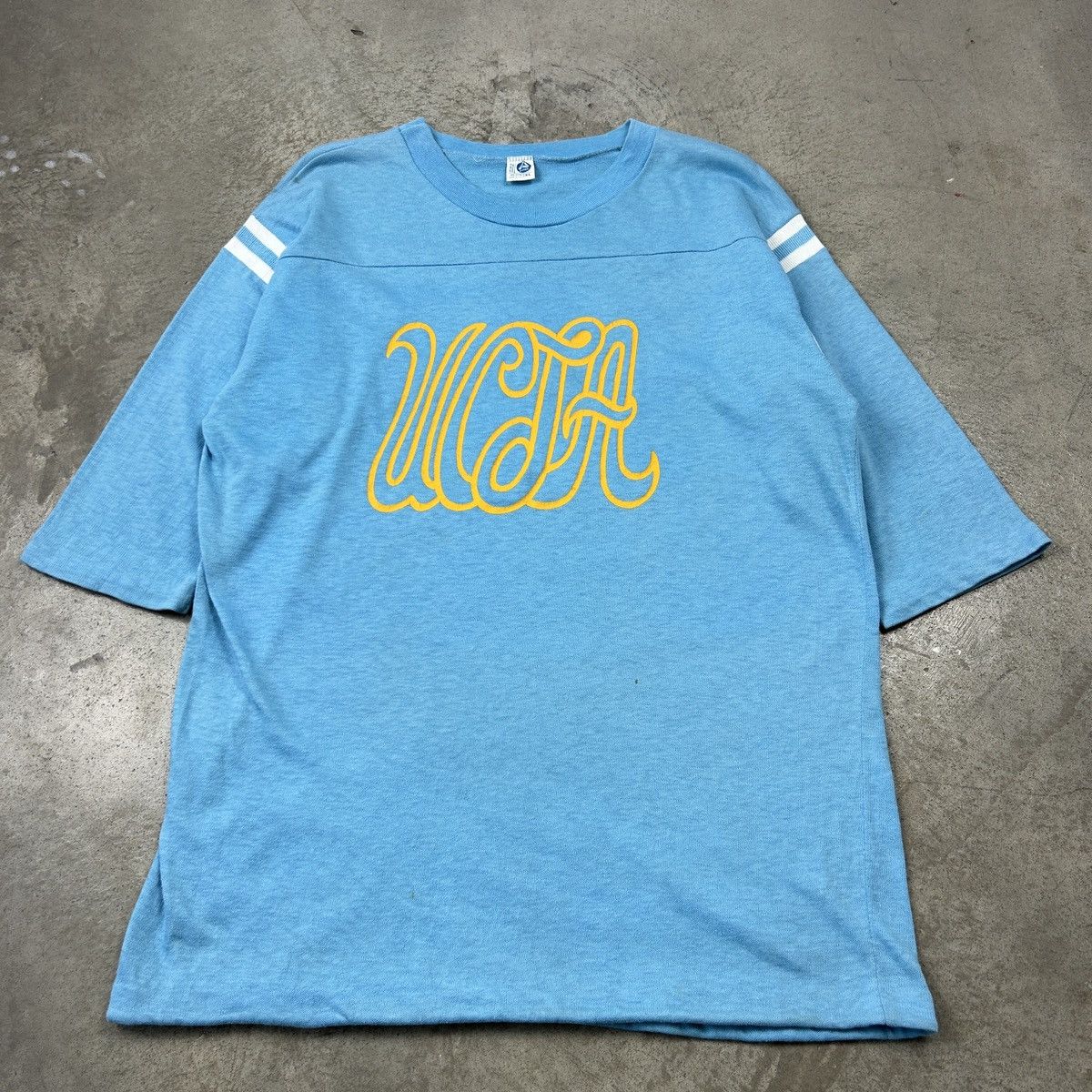 Vintage 1990s UCLA Raglan Top Size US L / EU 52-54 / 3 - 10 Thumbnail