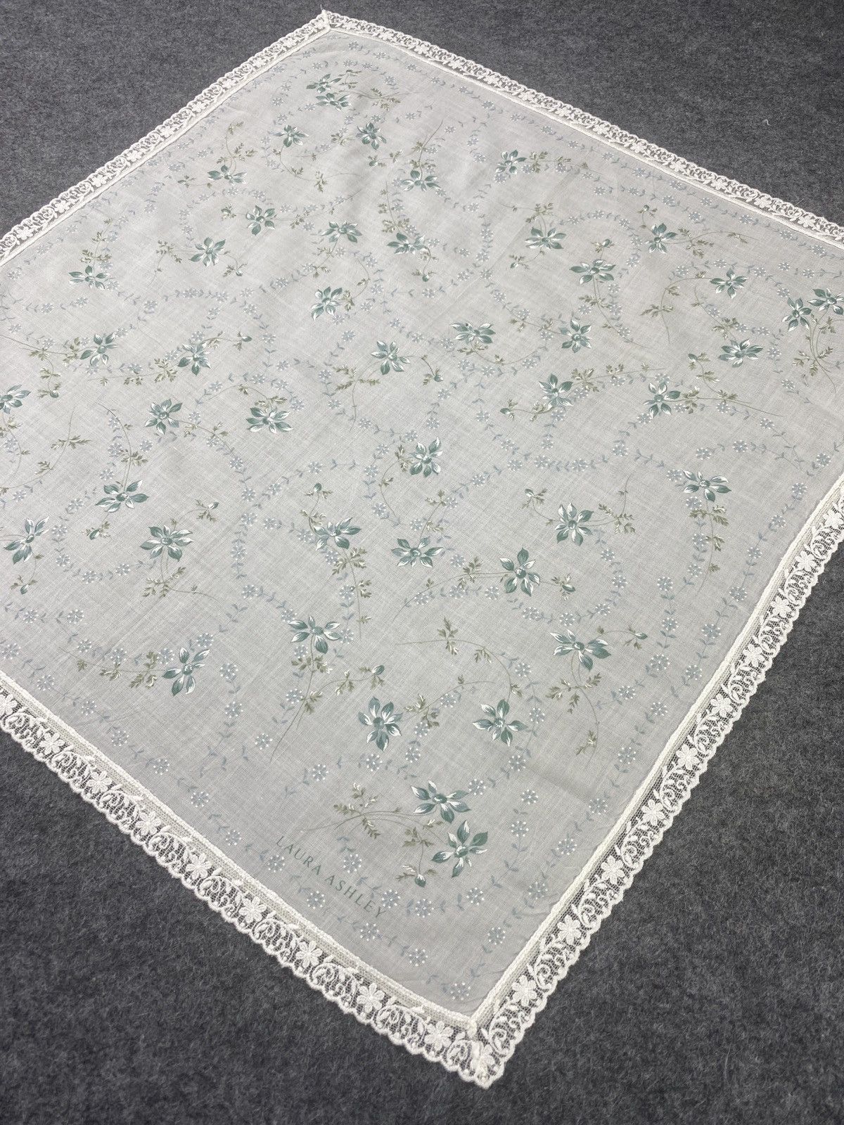 Vintage Laura Ashley Handkerchief / Bandana / Neckerchief-B046 Size ONE SIZE - 4 Thumbnail