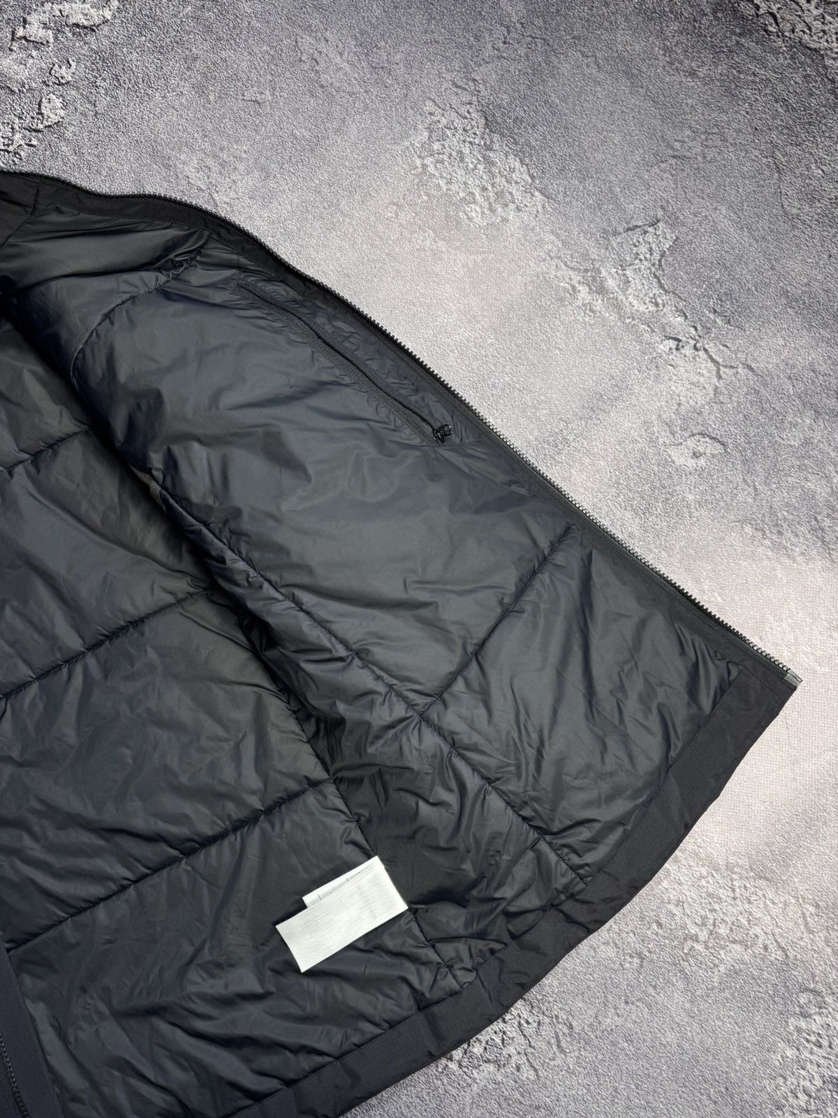 Arc'teryx Arc'teryx Windstopper Insulated Jacket — Black Size US S / EU 44-46 / 1 - 9 Thumbnail