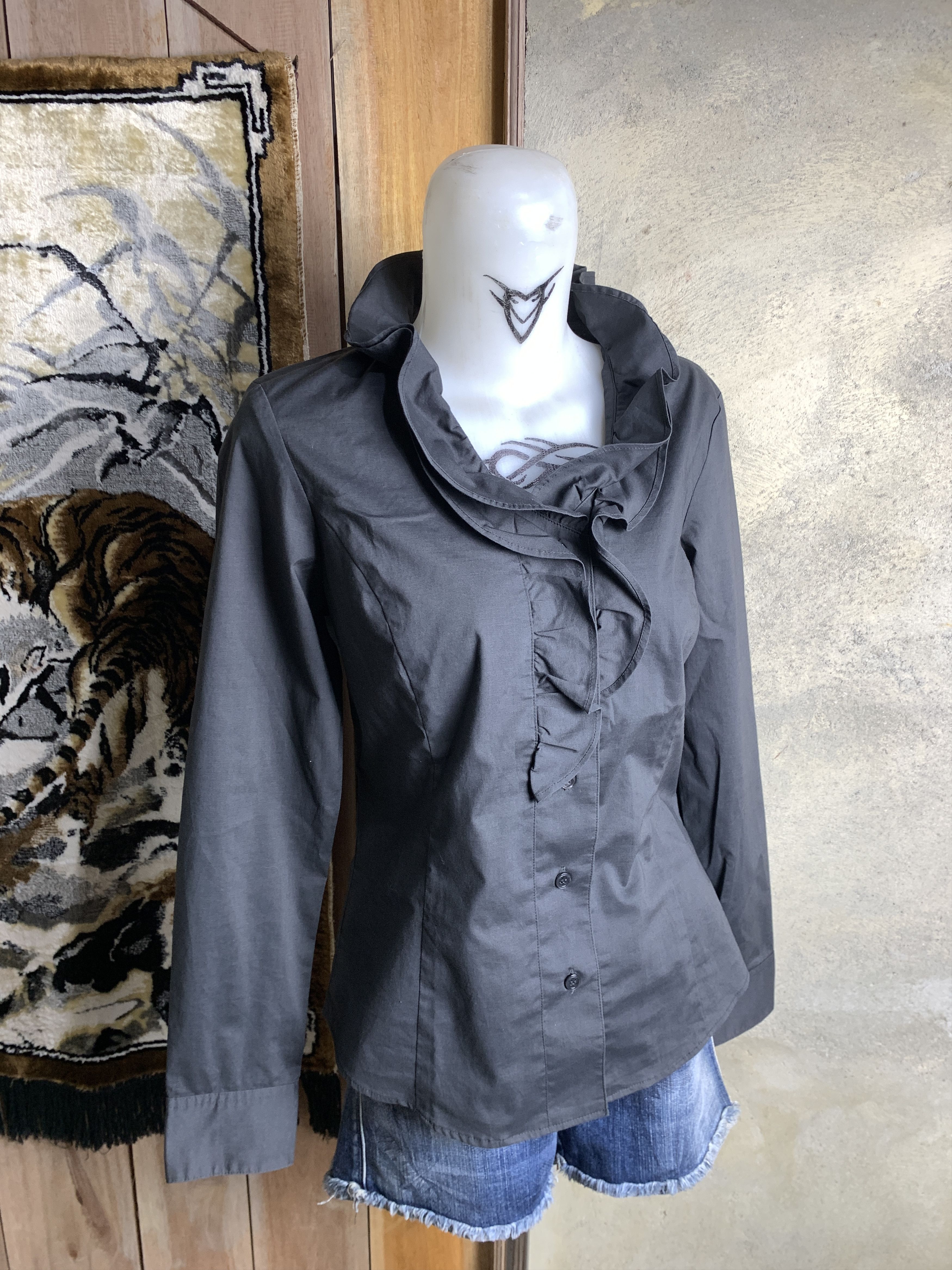 Japanese Brand Allure de Elle Charcoal Ruffle Shirt (M) Size M / US 6-8 / IT 42-44 - 2 Thumbnail